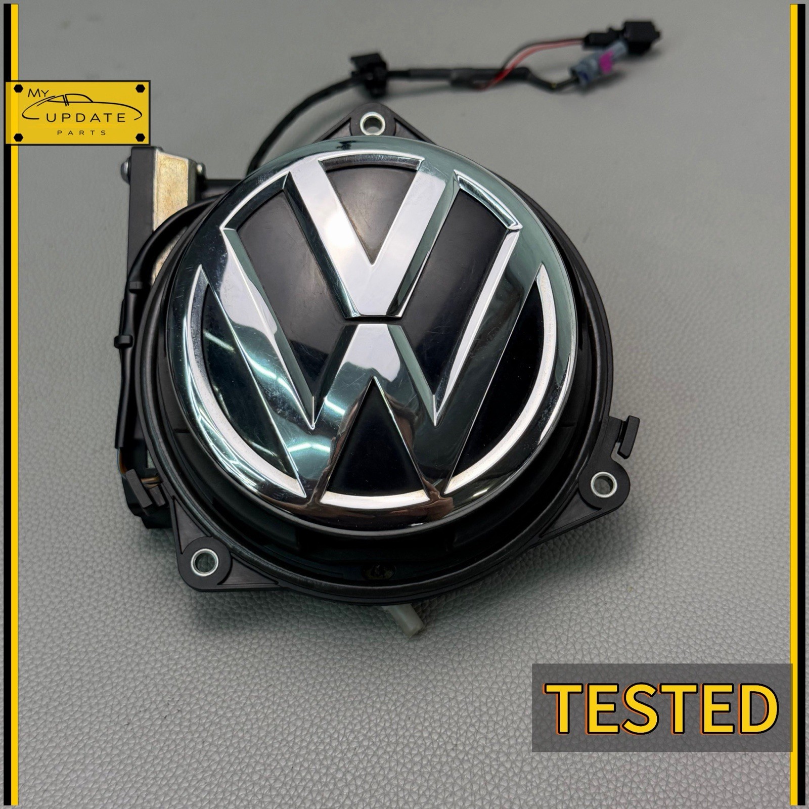 2013 - 2015 VOLKSWAGEN CC Backup Camera Rear View Back View Solenoid OEM