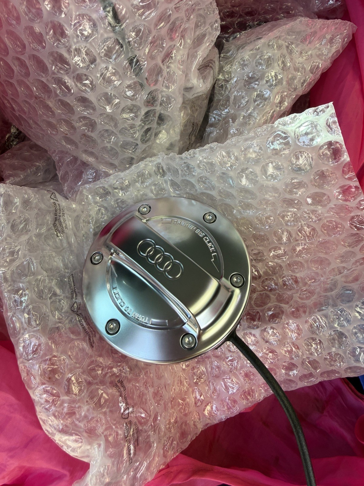 Original Audi Fuel Filler Gas Cap Cover Aluminium Look Audi Rings Logo 8Y0071000 Original Audi Fuel Filler Gas Cap Cover Aluminium Look Audi Rings Logo 8Y0071000