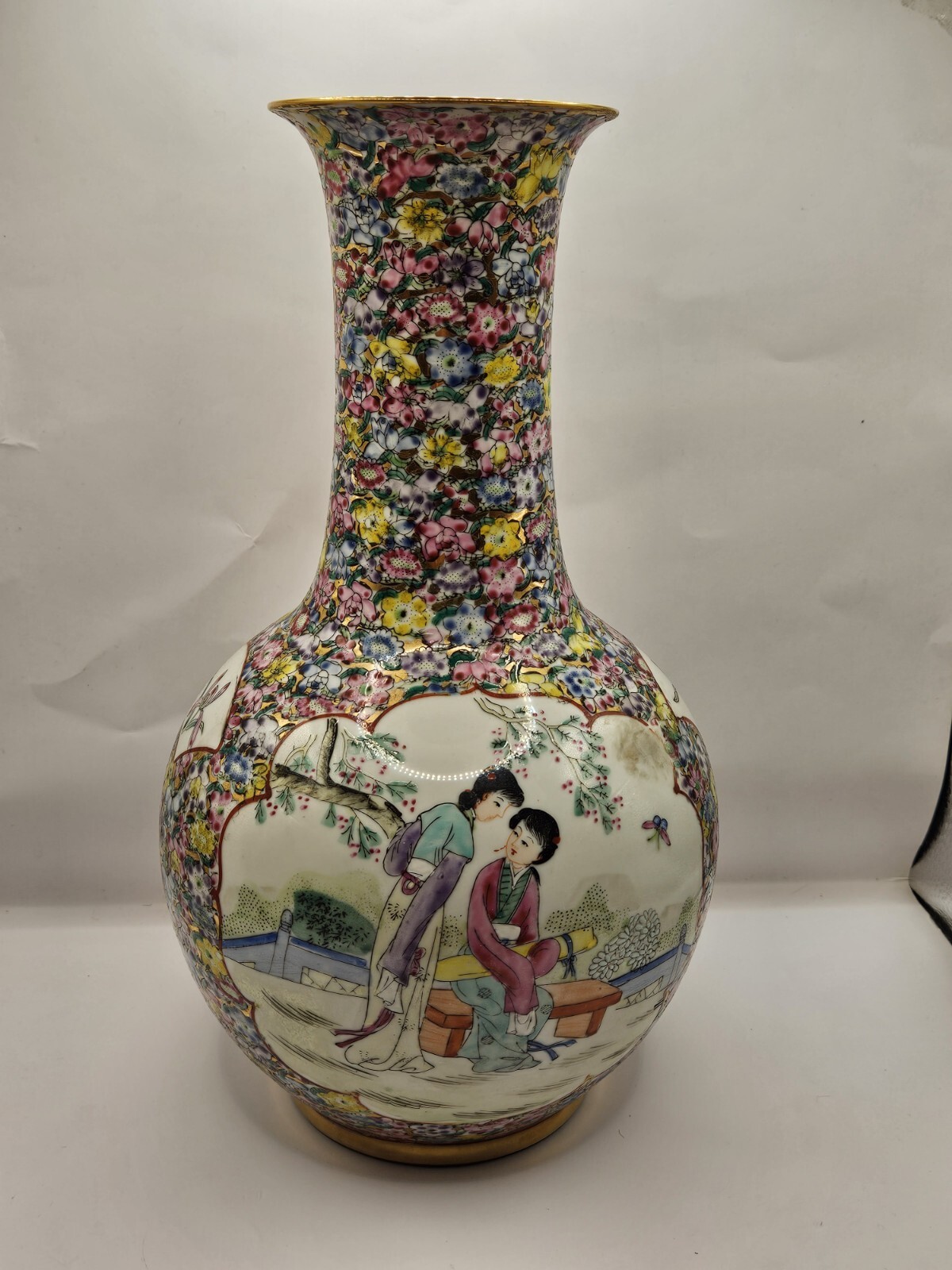 Antique Vintage Qianlong Marked Chinese Porcelain Vase Pair With Original Case Antique Vintage Qianlong Marked Chinese Porcelain Vase Pair With Original Case