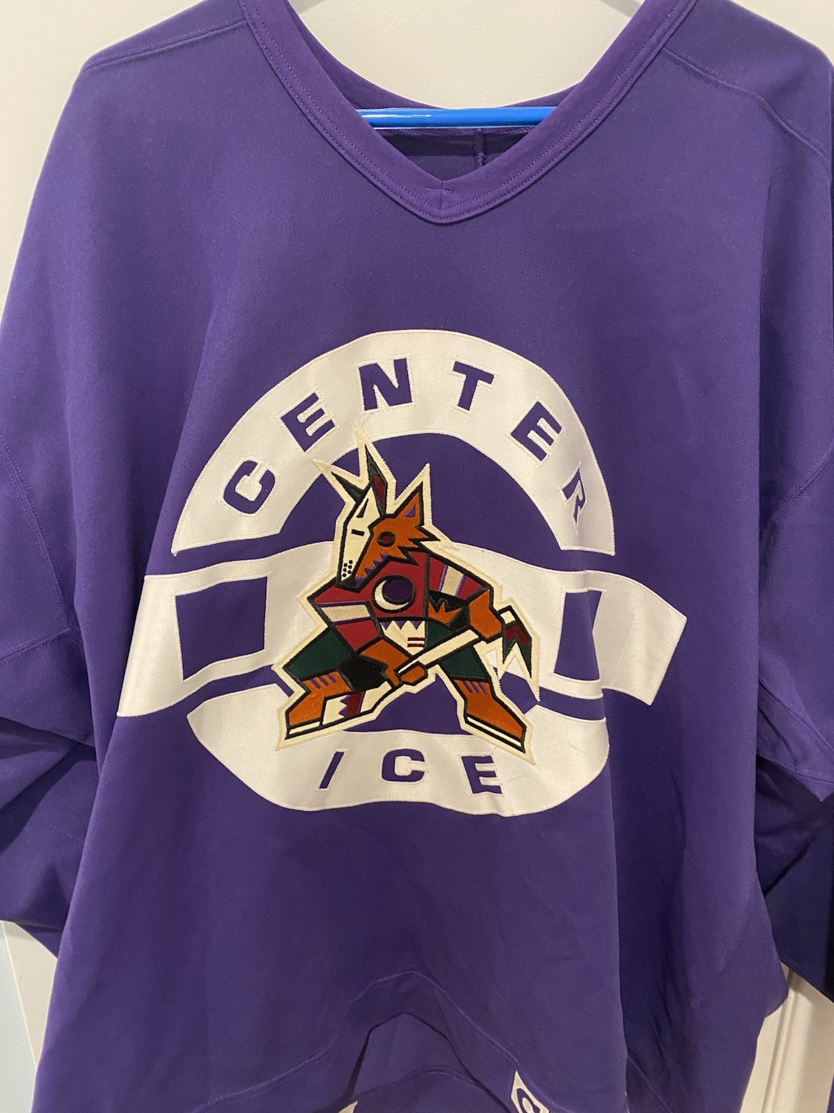 NHL CCM Center Ice Arizona Coyotes Phoenix Practice Jersey Sz 56 W/ Fight Strap NHL CCM Center Ice Arizona Coyotes Phoenix Practice Jersey Sz 56 W/ Fight Strap