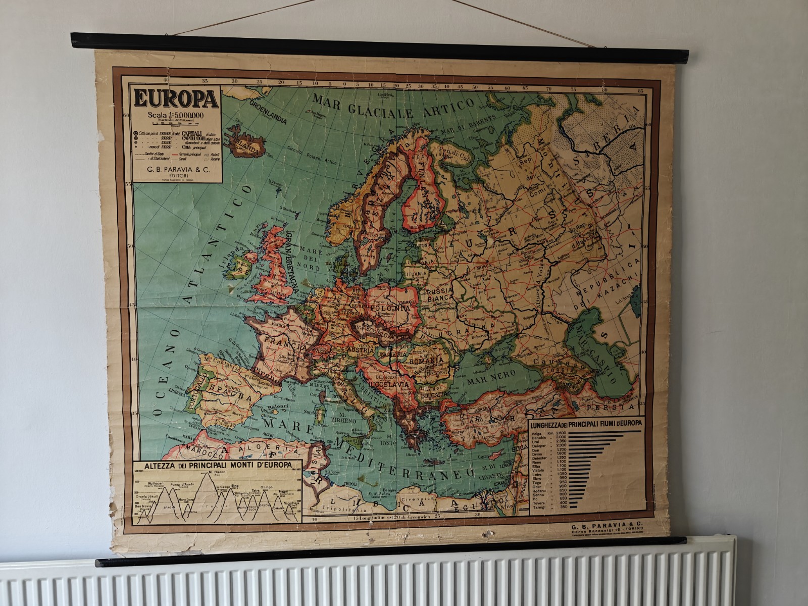 Rare Antique Italian Classroom Map of Europe - Late 1940s - Unique Piece Rare Antique Italian Classroom Map of Europe - Late 1940s - Unique Piece