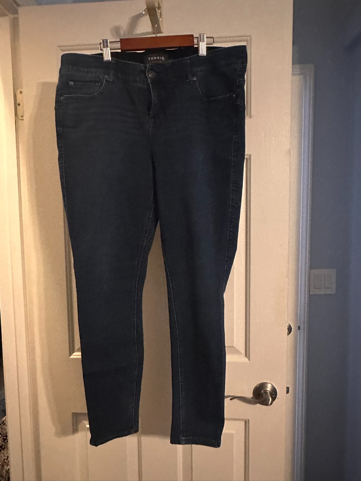 TORRID Bombshell Skinny Premium Stretch 16