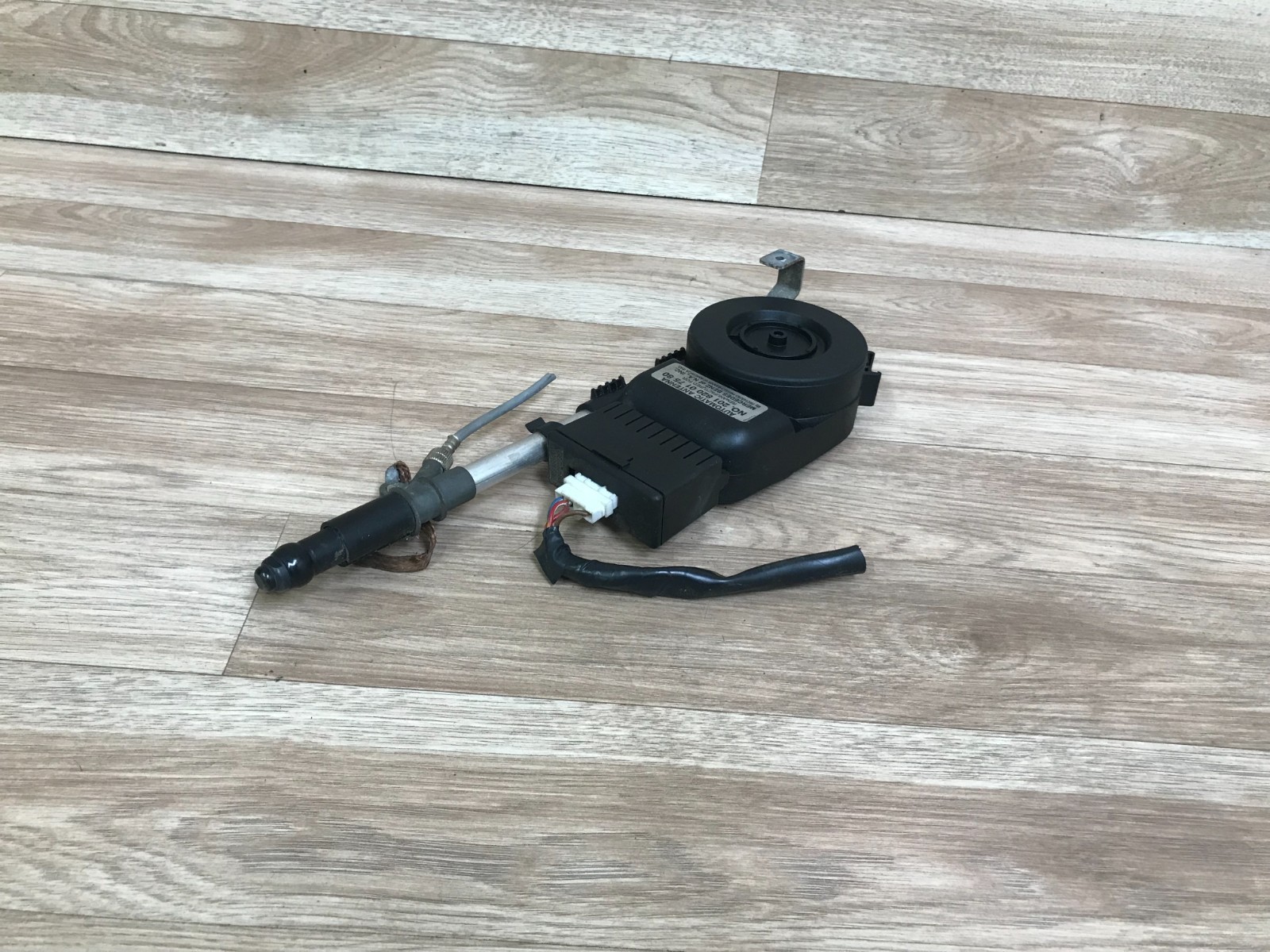MERCEDES BENZ OEM R107 450SL 380SLC REAR RADIO PHONE HIRSCHMANN POWER ANTENNA 3 MERCEDES BENZ OEM R107 450SL 380SLC REAR RADIO PHONE HIRSCHMANN POWER ANTENNA 3