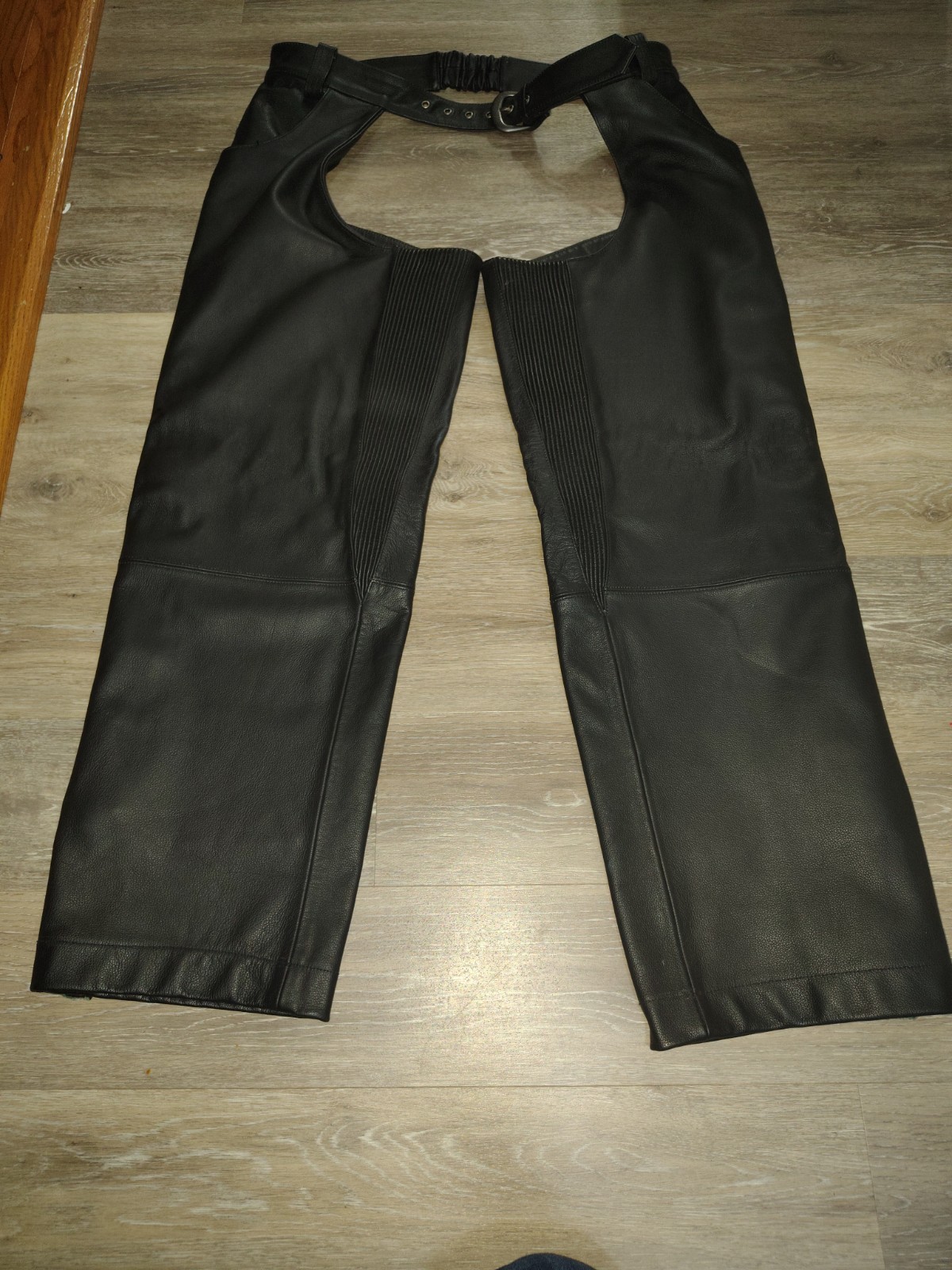 Genuine Harley Davidson Leather Chaps Men\'s Size L 97160-99VM Black 2004 H2901 Genuine Harley Davidson Leather Chaps Men\'s Size L 97160-99VM Black 2004 H2901