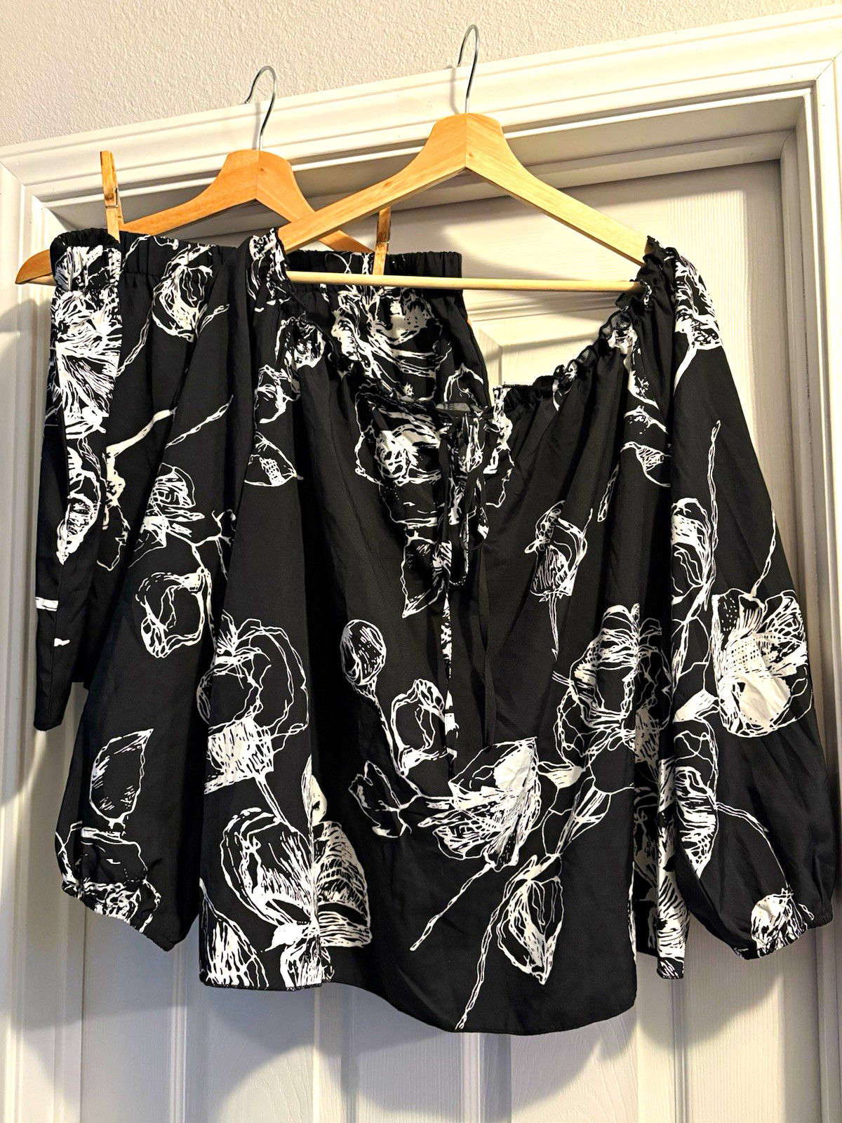 SHEIN Curve Plus 2XL Black/White Floral Off Shoulder Blouse and Short Set