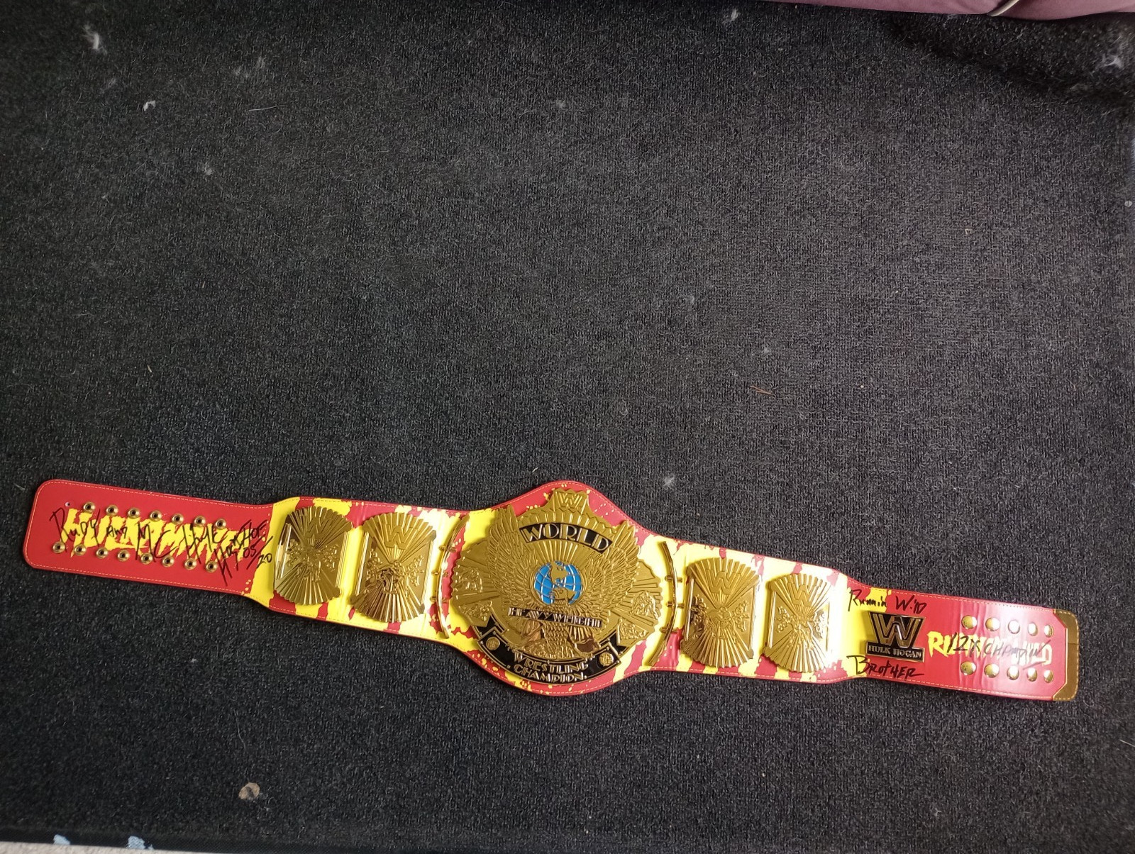WWF Hulk Hogan Authentic,Signature Series Autographed Winged eagle .rare, . WWF Hulk Hogan Authentic,Signature Series Autographed Winged eagle .rare, .