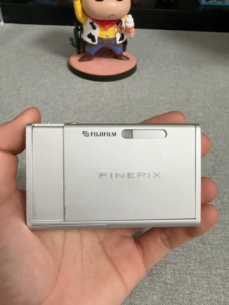 FUJIFILM FINEPIX Z1 Compact Digital Camera with Battery, SD Card, Charger z8 FUJIFILM FINEPIX Z1 Compact Digital Camera with Battery, SD Card, Charger z8