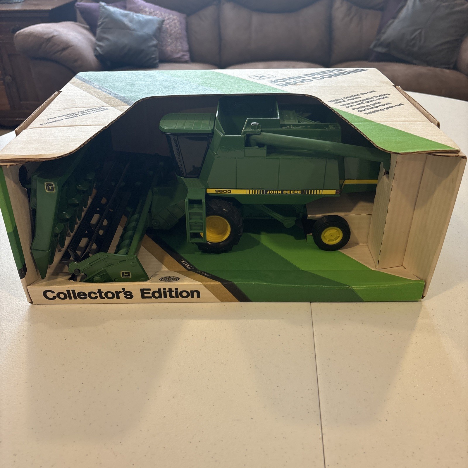 Vintage Collectors 9600 Combine Toy 1/28th