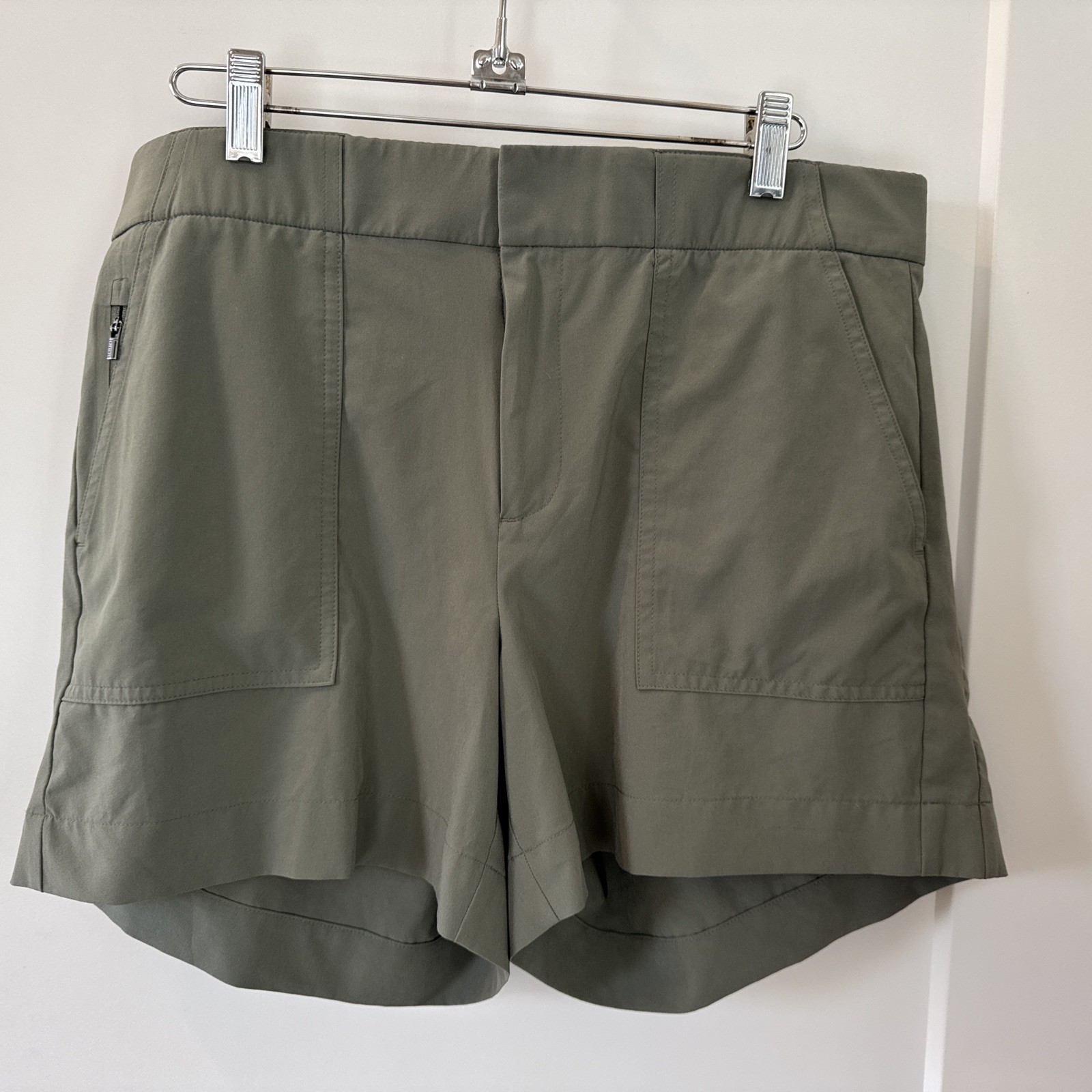 Athleta Tribeca Utility Lightweight Shorts Women’s Size 10T Tall Olive Green $59 Athleta Tribeca Utility Lightweight Shorts Women’s Size 10T Tall Olive Green $59