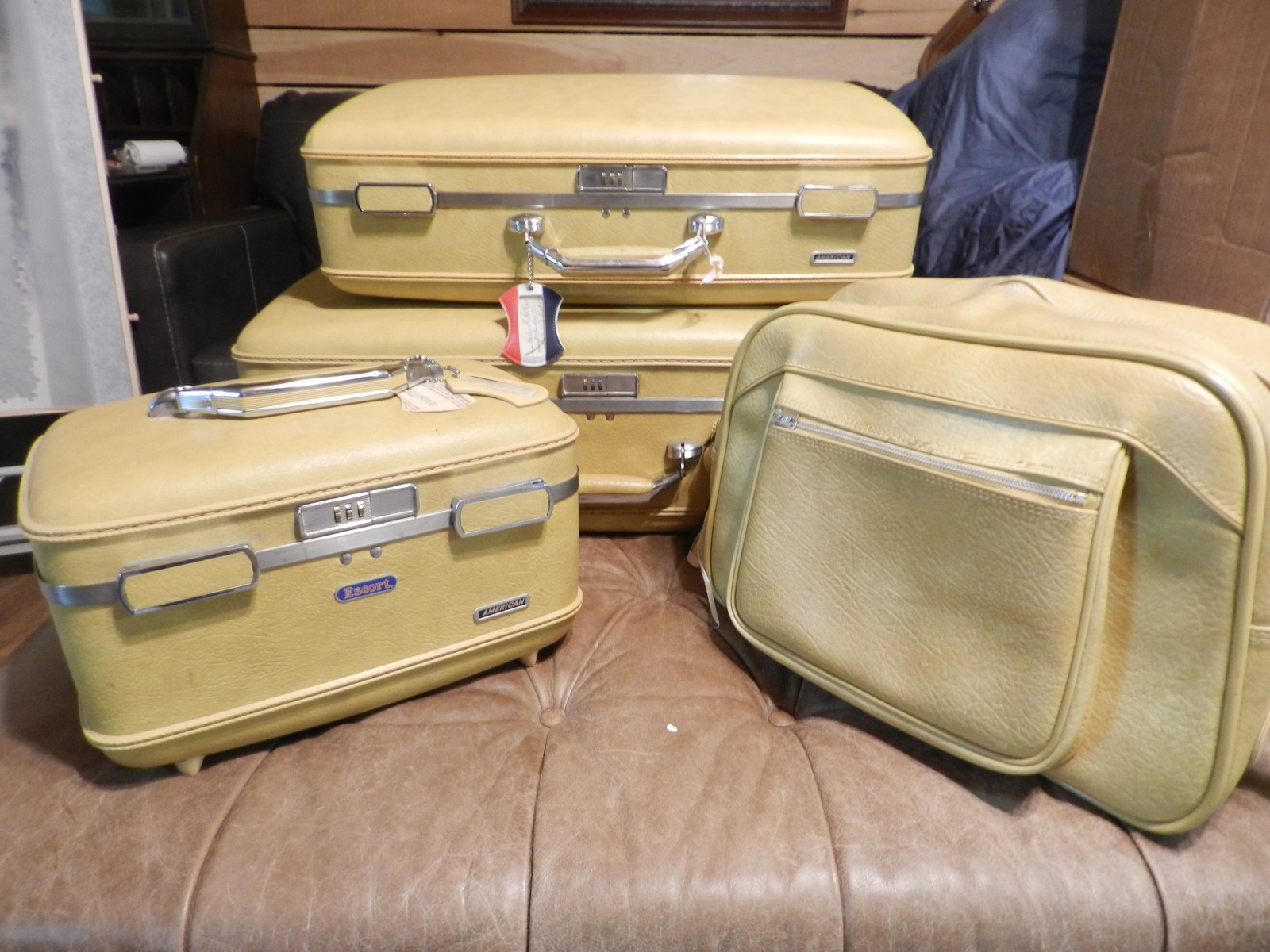 4PC Vintage American Tourister Escort Hard Shell Luggage Yellow (R89JK)