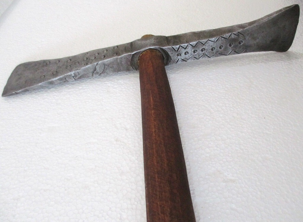 ANTIQUE BATTLE AXE INTRICATE DESIGN HAND CRAFTED .