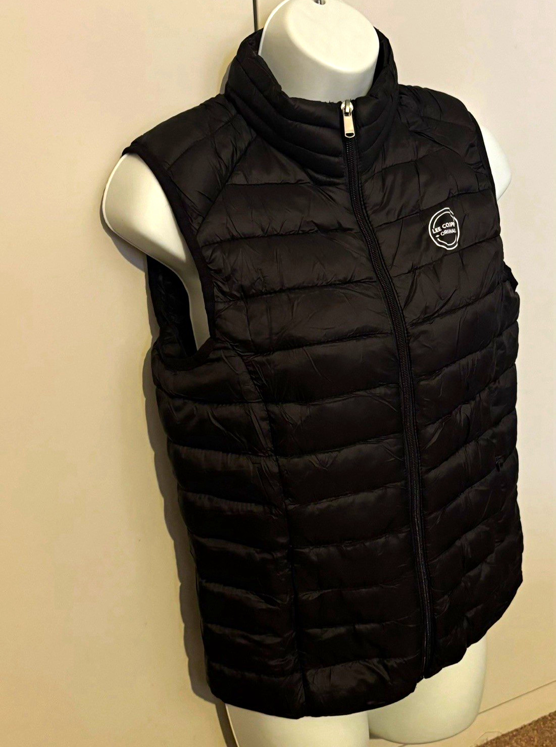 Ladies Lee Cooper Black Quilted Sleeveless Puffer Gilet Waistcoat Zip 4-6 Ladies Lee Cooper Black Quilted Sleeveless Puffer Gilet Waistcoat Zip 4-6