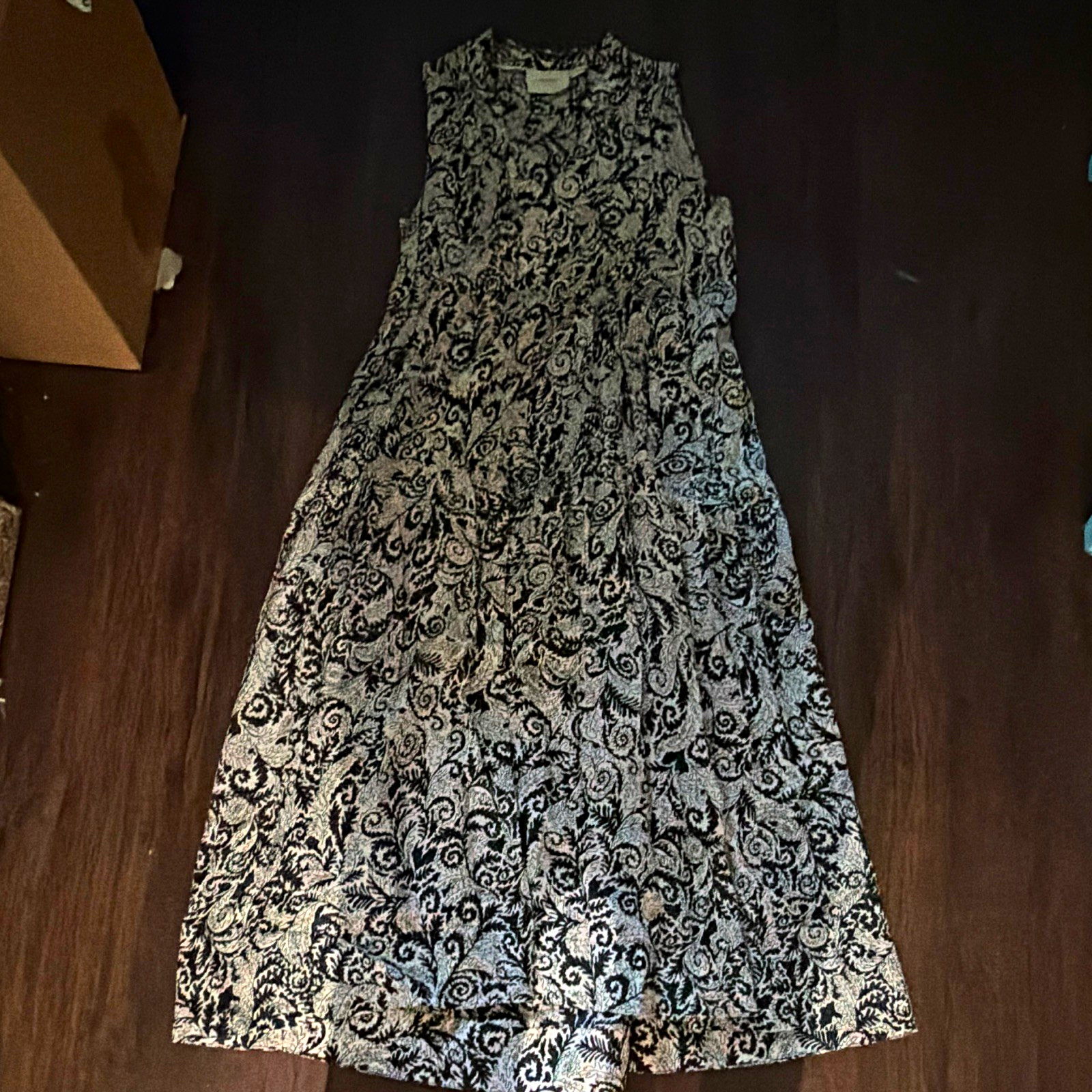 Maeve Black/White Floral V-Neck Sleeveless Midi A-Line Dress Rayon M Maeve Black/White Floral V-Neck Sleeveless Midi A-Line Dress Rayon M