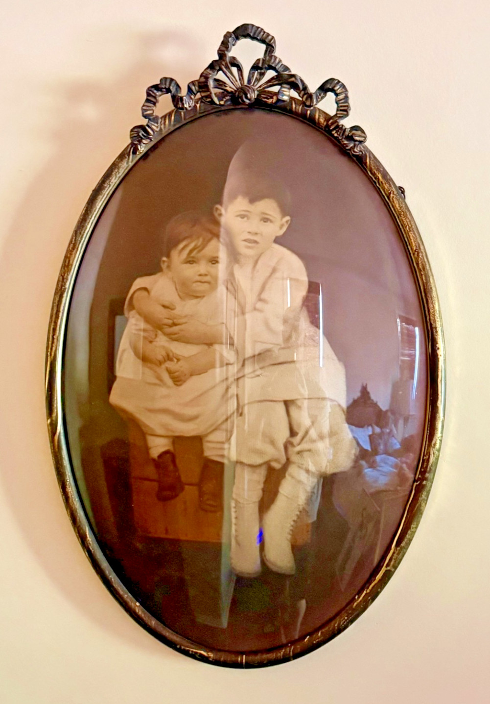 Antique Oval Convex Bubble Glass Portrait Frame Metal Bow 22” Victorian Edwardia