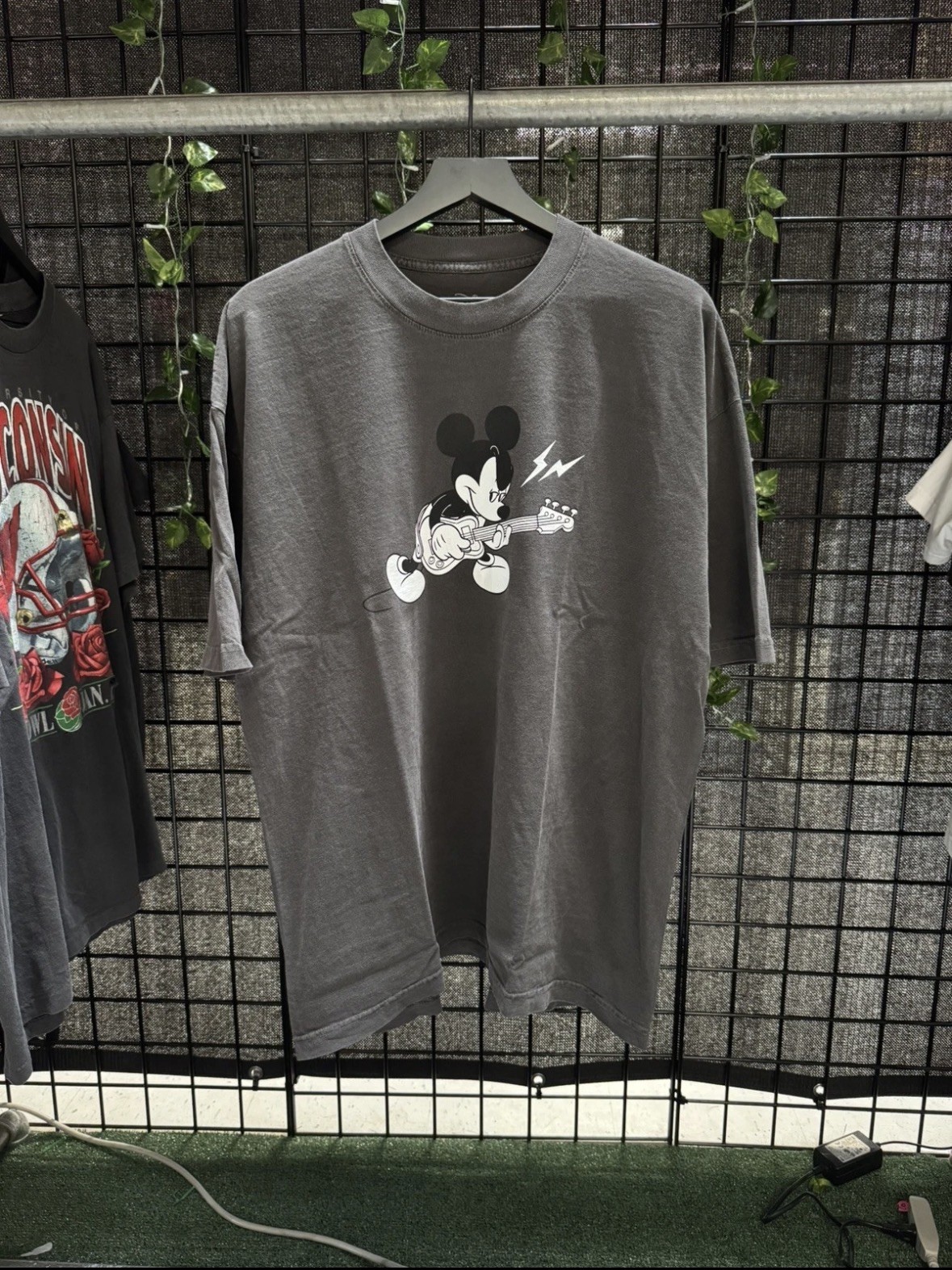 Disney x Fragment x ComplexCon Mickey Electric Guitar Graphic Black T-Shirt Disney x Fragment x ComplexCon Mickey Electric Guitar Graphic Black T-Shirt