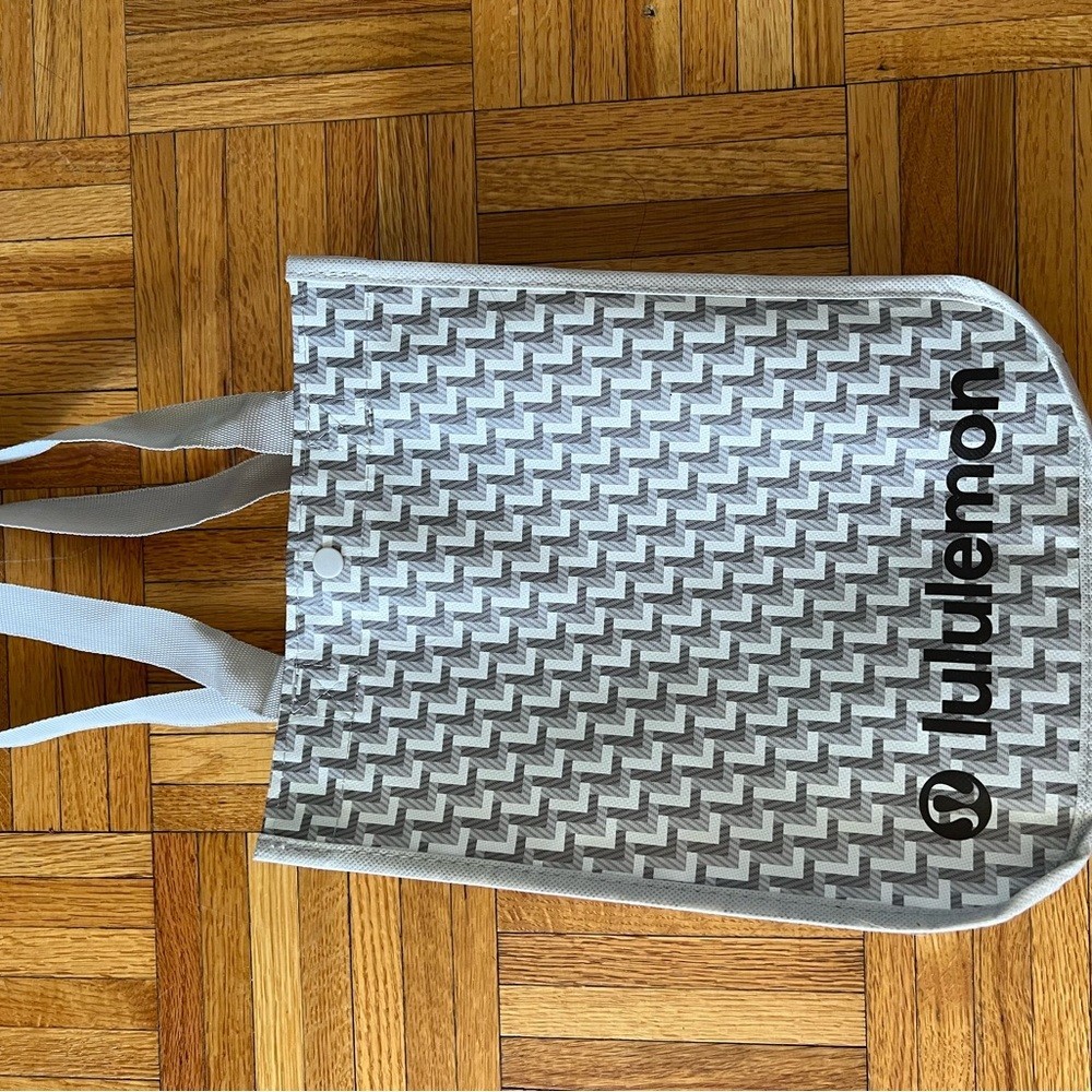 Lululemon Gray Patterned Tote Bag Lululemon Gray Patterned Tote Bag
