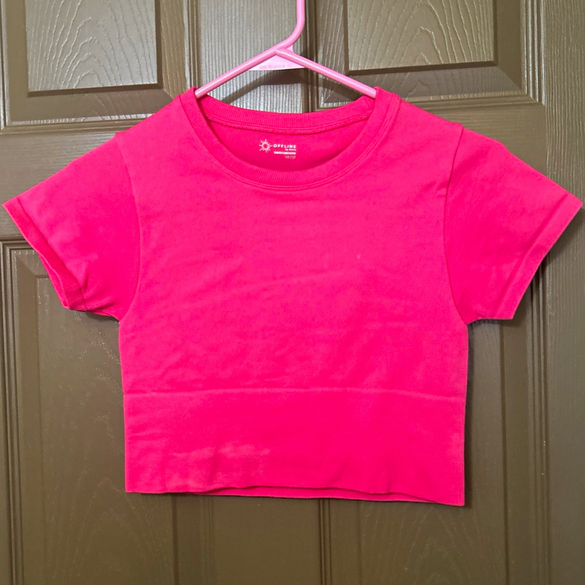 OFFLINE by Aerie Women’s XS Pink Seamless Stretch Cropped Crew Neck Tee OFFLINE by Aerie Women’s XS Pink Seamless Stretch Cropped Crew Neck Tee