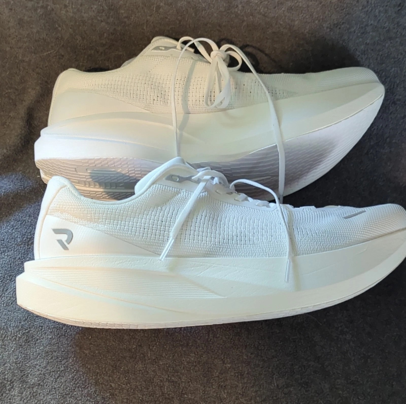 DYNAFISH Xiaonian Men\'s US Size 10.5 White Running Shoe