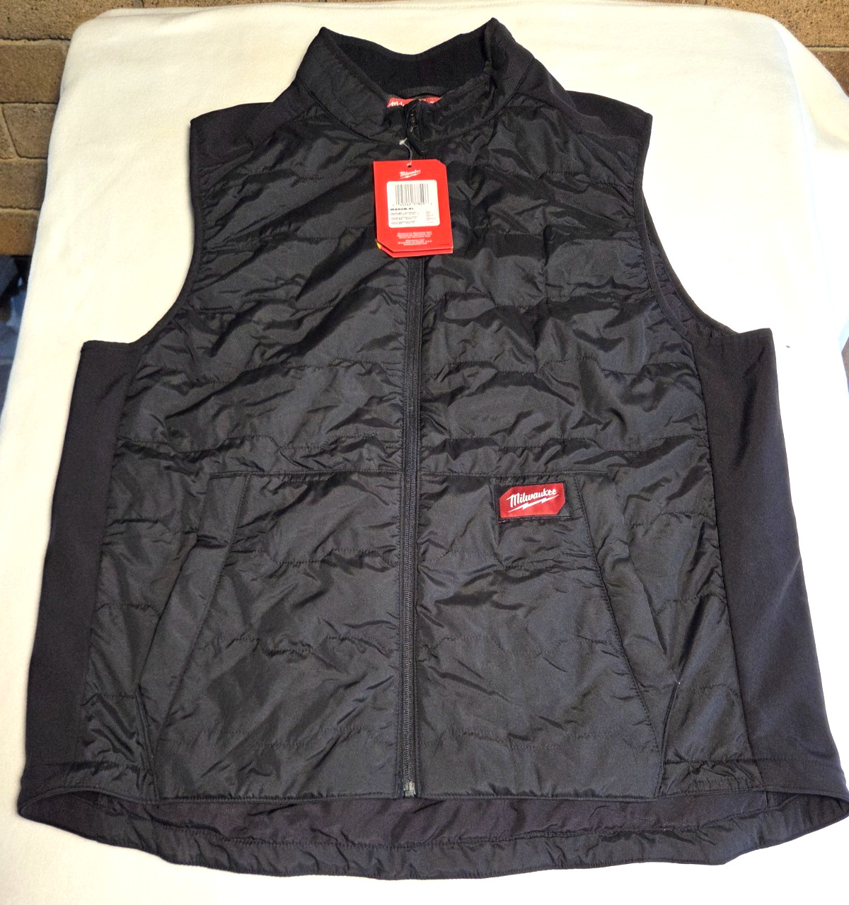 Milwaukee Men\'s X-Large Black FREEFLEX Lightweight Insulated Vest