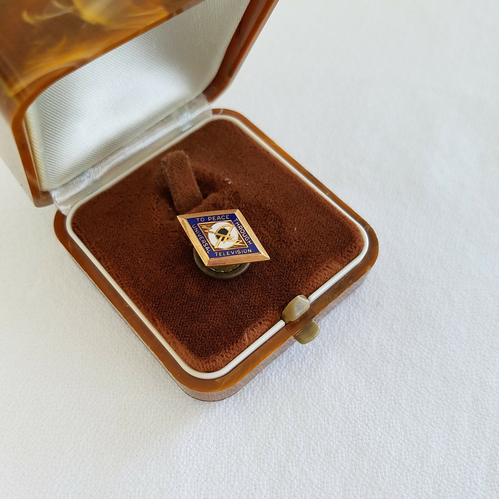 Rare Vint. Universal Television 10k G/F Enamel Peace Pin Design Pollack Chicago Rare Vint. Universal Television 10k G/F Enamel Peace Pin Design Pollack Chicago
