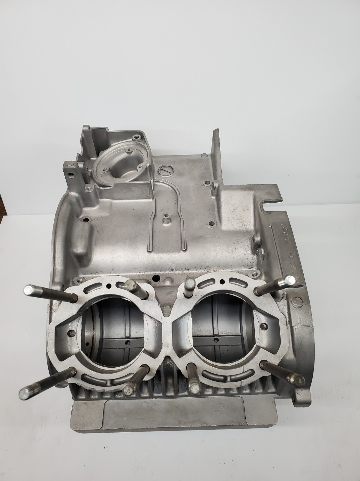 Suzuki GT250 Crank Cases Vapour blasted. Suzuki GT250 Crank Cases Vapour blasted.