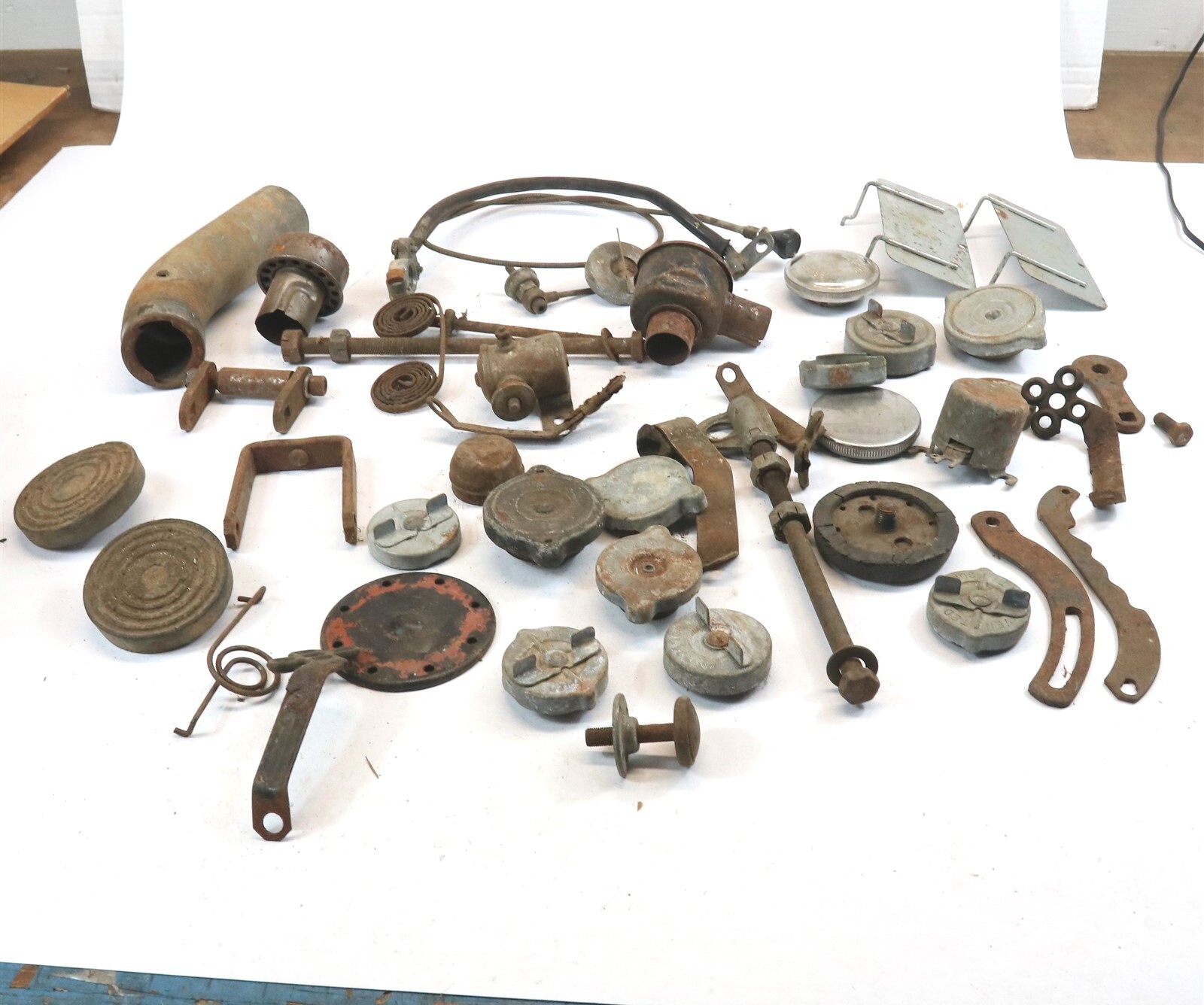 1930s-1950s HUGE LOT OF USED FORD PARTS BRACKETS CAPS CABLES BOTLS MISC 1930s-1950s HUGE LOT OF USED FORD PARTS BRACKETS CAPS CABLES BOTLS MISC