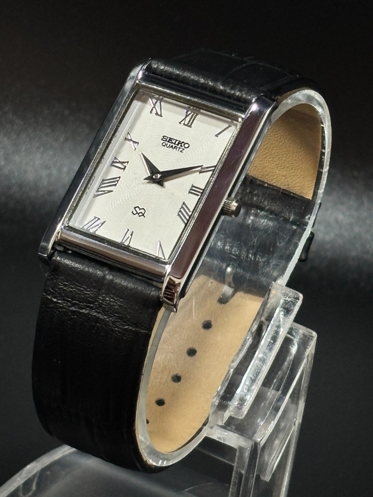 Vintage Refurbished Seiko Slim Quartz Tank  Men\'s Wrist Watch-White Dial