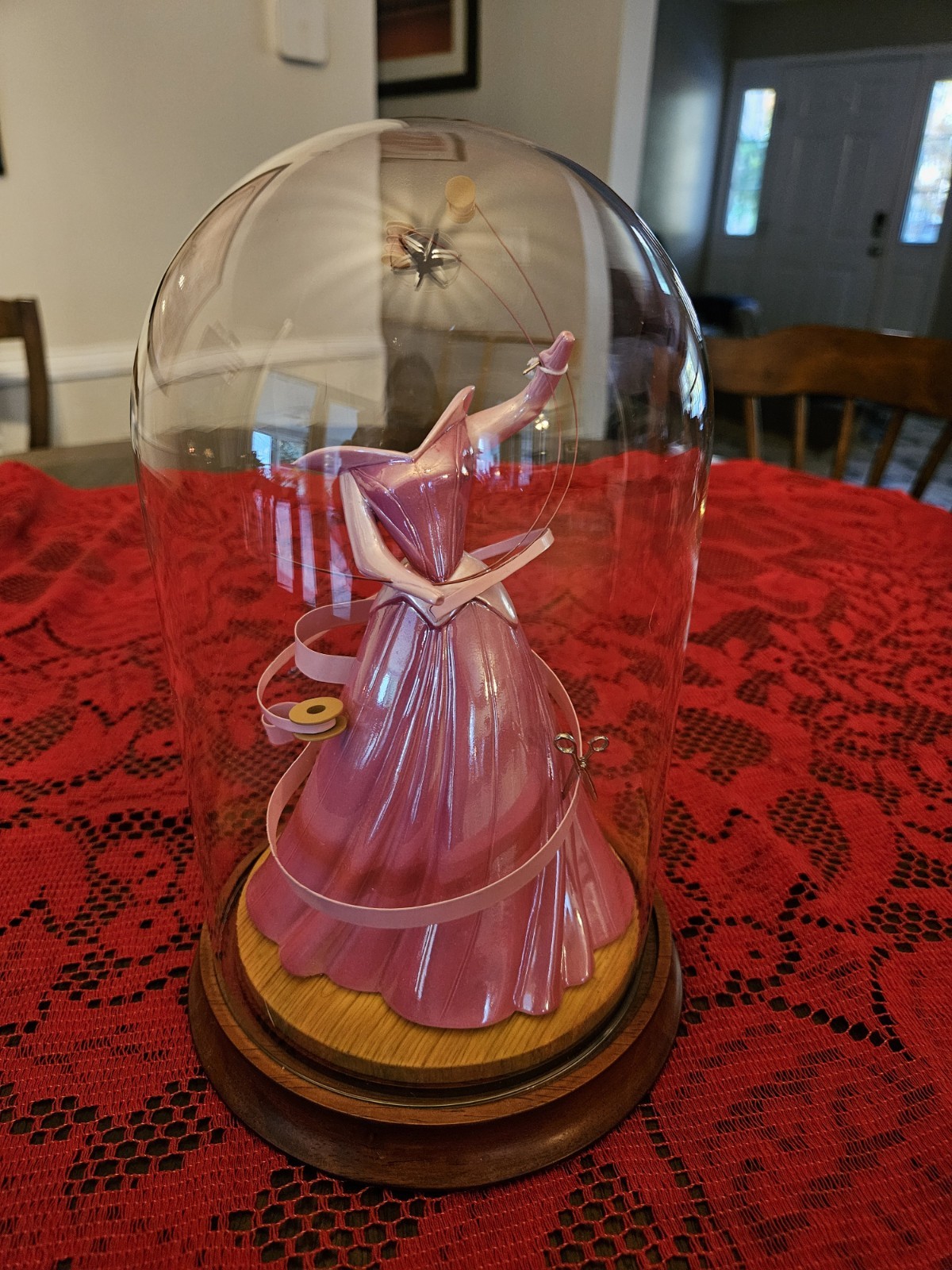 WDCC Disney Sleeping Beauty Dress a Princess Can Be Proud Of with COA WDCC Disney Sleeping Beauty Dress a Princess Can Be Proud Of with COA
