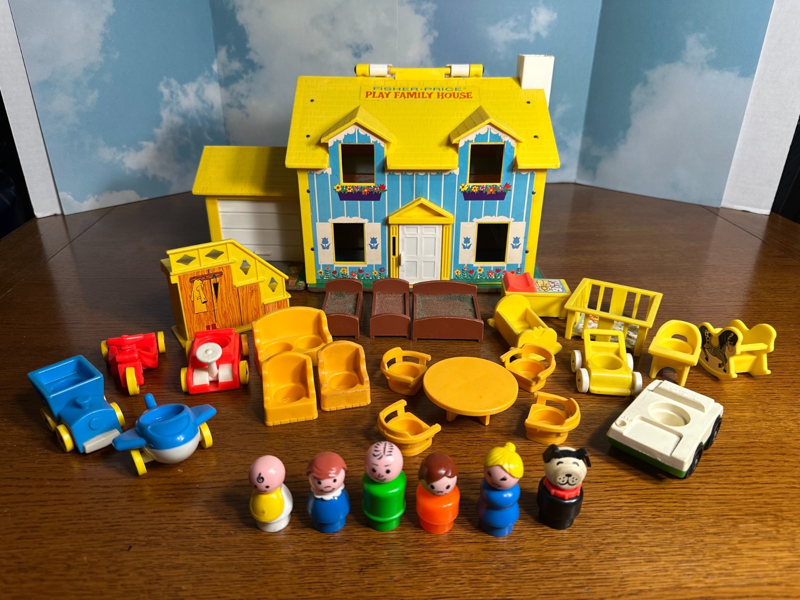 VTG Fisher Price Little People Play Family YELLOW HOUSE 952 with EXTRAS. VTG Fisher Price Little People Play Family YELLOW HOUSE 952 with EXTRAS.