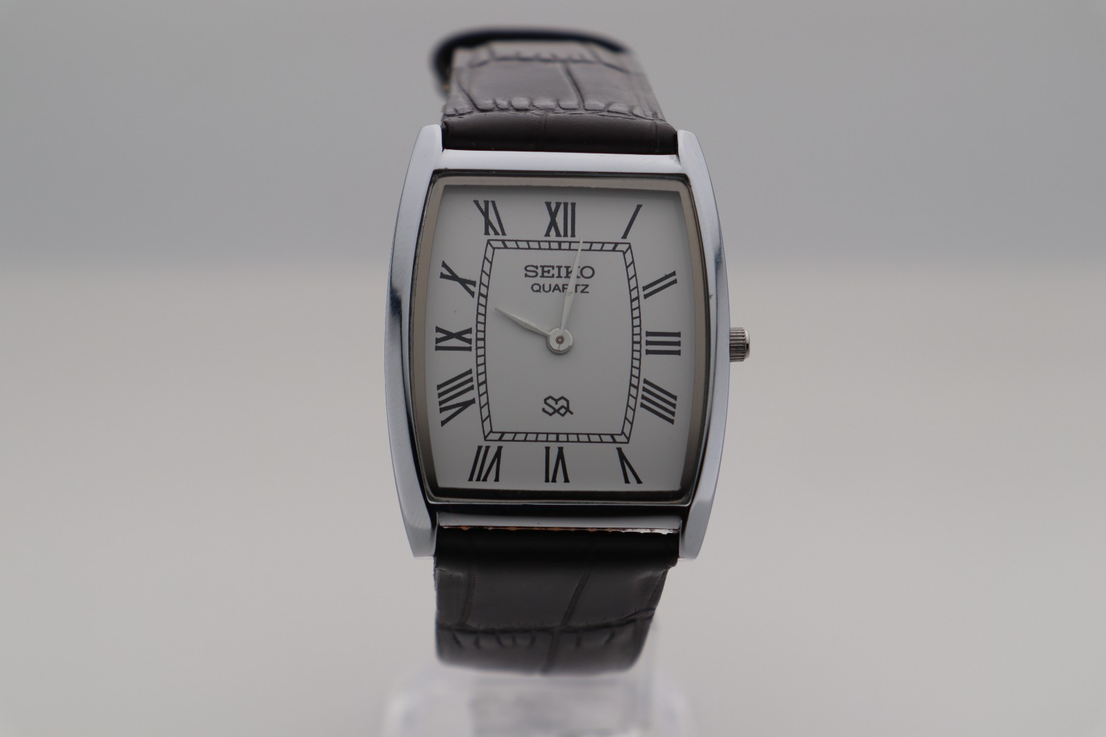 Vintage Seiko Slim Barrel-Tank Japan Movement Men\'s Wrist Watch -(FREE SHIPPING)