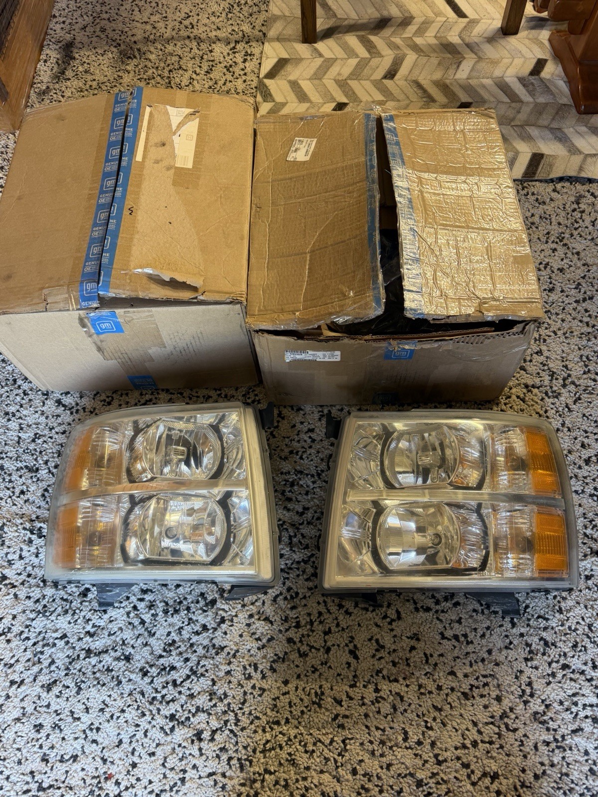 Pair Used OEM 07-14 GM Chevrolet Silverado Headlight Assembly 22853027 22853028