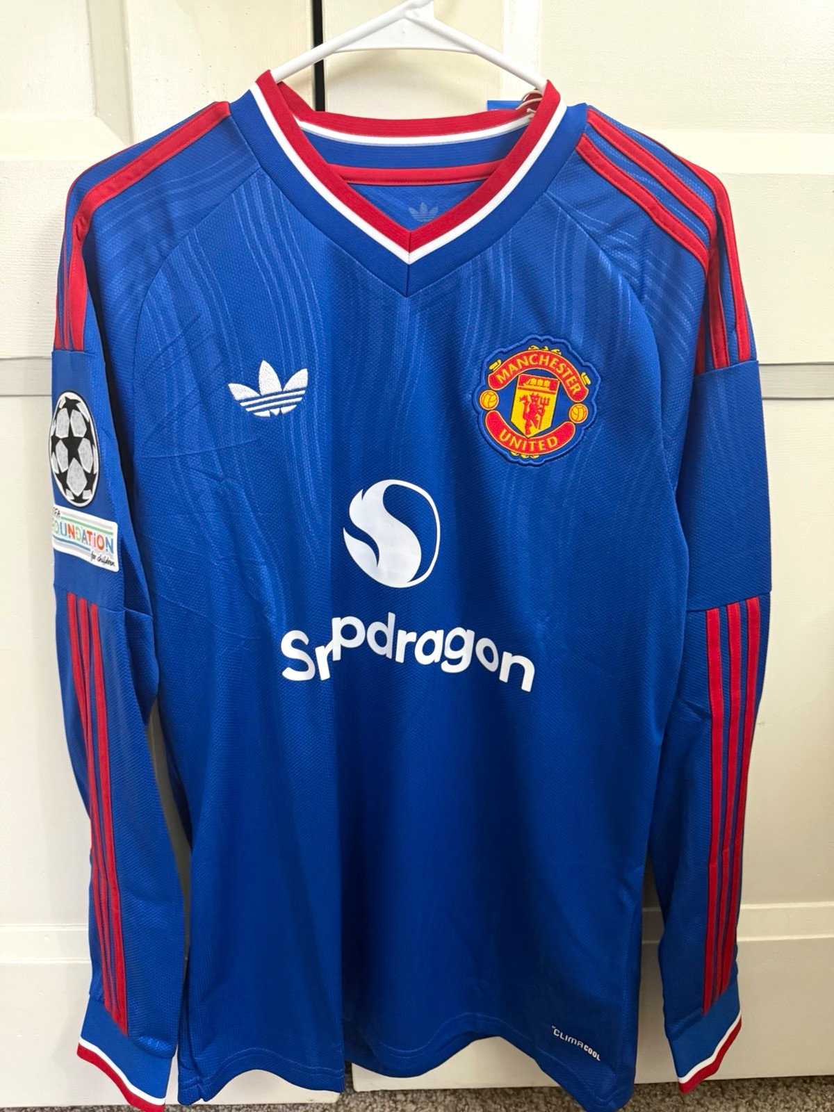 NWT adidas Manchester United Mainoo #37 Men’s M Blue Long Sleeve Soccer Jersey NWT adidas Manchester United Mainoo #37 Men’s M Blue Long Sleeve Soccer Jersey