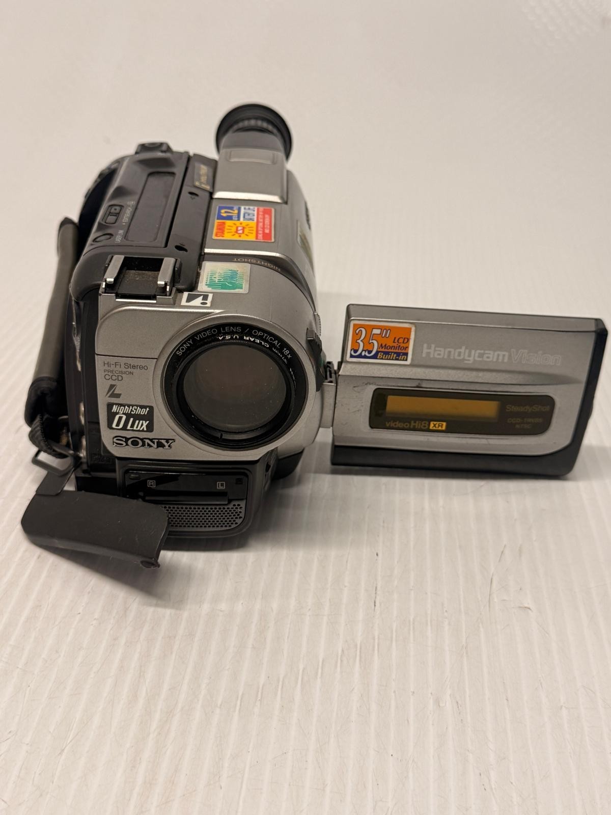 Sony CCD-TRV65 Hi8 XR Handycam Vision 72x Zoom NightShot NTSC FOR PARTS Sony CCD-TRV65 Hi8 XR Handycam Vision 72x Zoom NightShot NTSC FOR PARTS