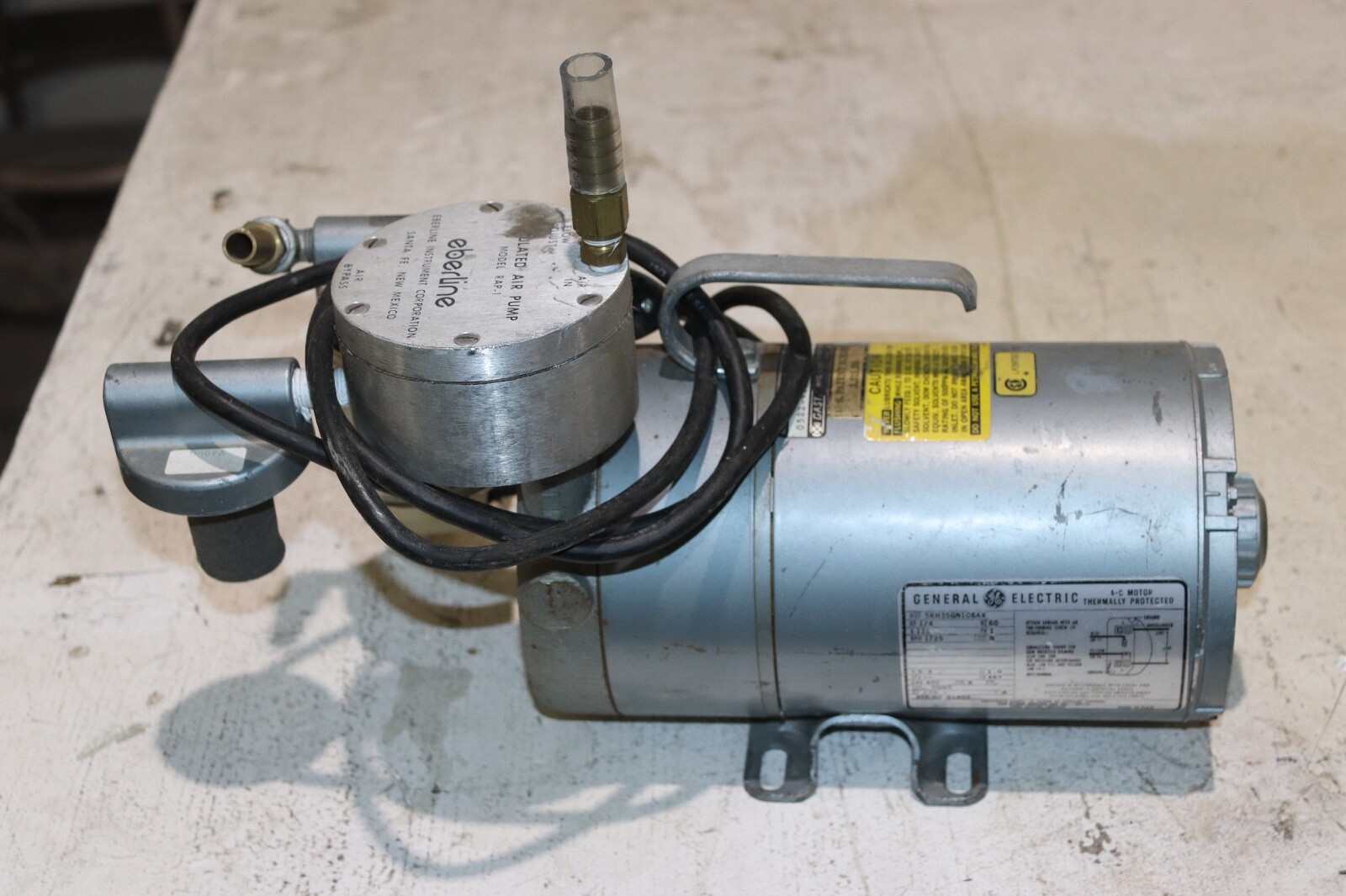 GAST 0522-V319-G18DX  VACUUM PUMP W/EBERLINE REGULATOR