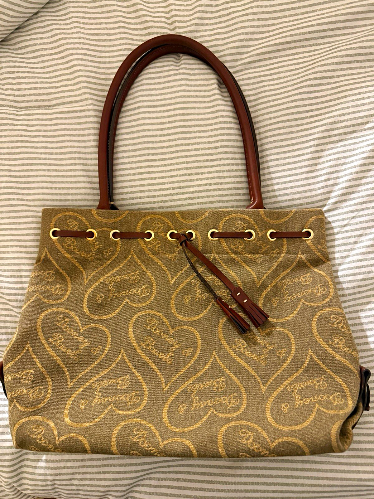 Dooney & Bourke Heart Logo Shoulder Bag Snap Close Double Handles Brown Beige Dooney & Bourke Heart Logo Shoulder Bag Snap Close Double Handles Brown Beige