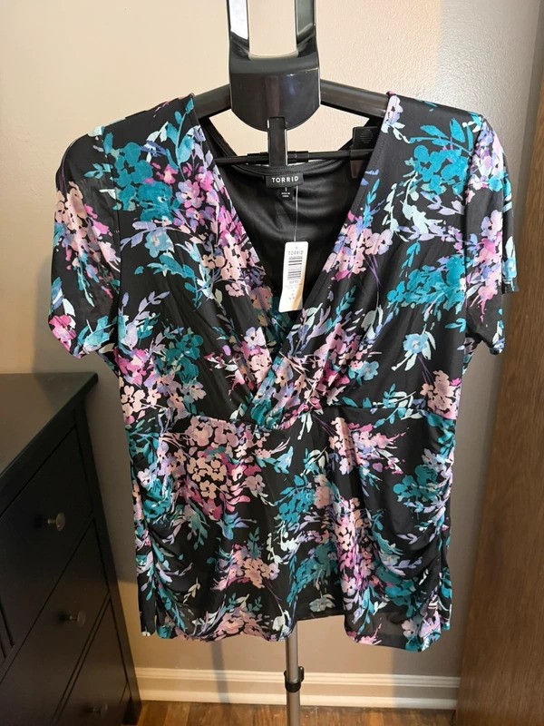 Torrid Floral Mesh Ruched Top NWT Size 1 Torrid Floral Mesh Ruched Top NWT Size 1