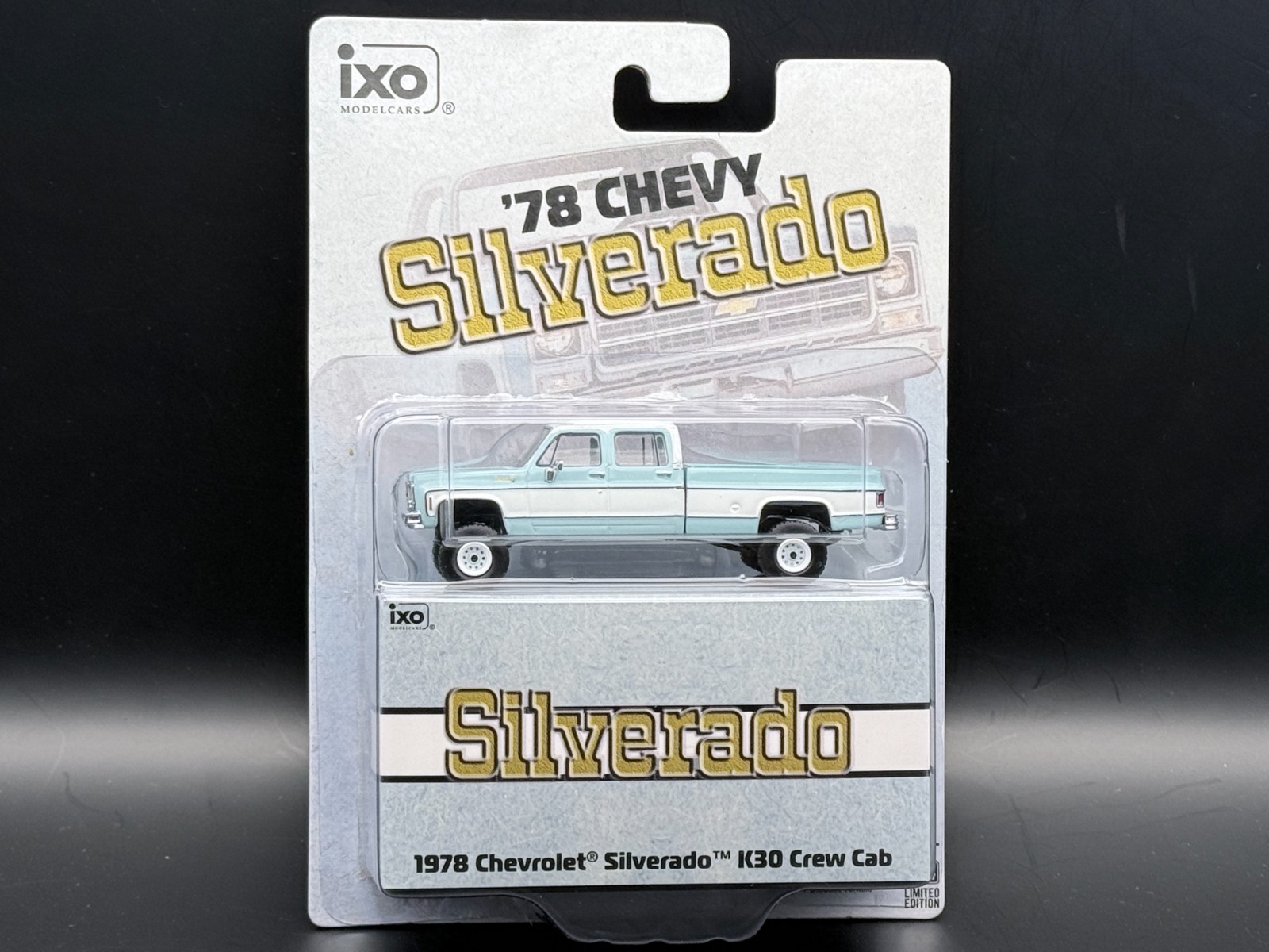 IXO Model 1978 Chevrolet Silverado K30 Crew Cab Fleetside Lifted Blue 64007 1/64