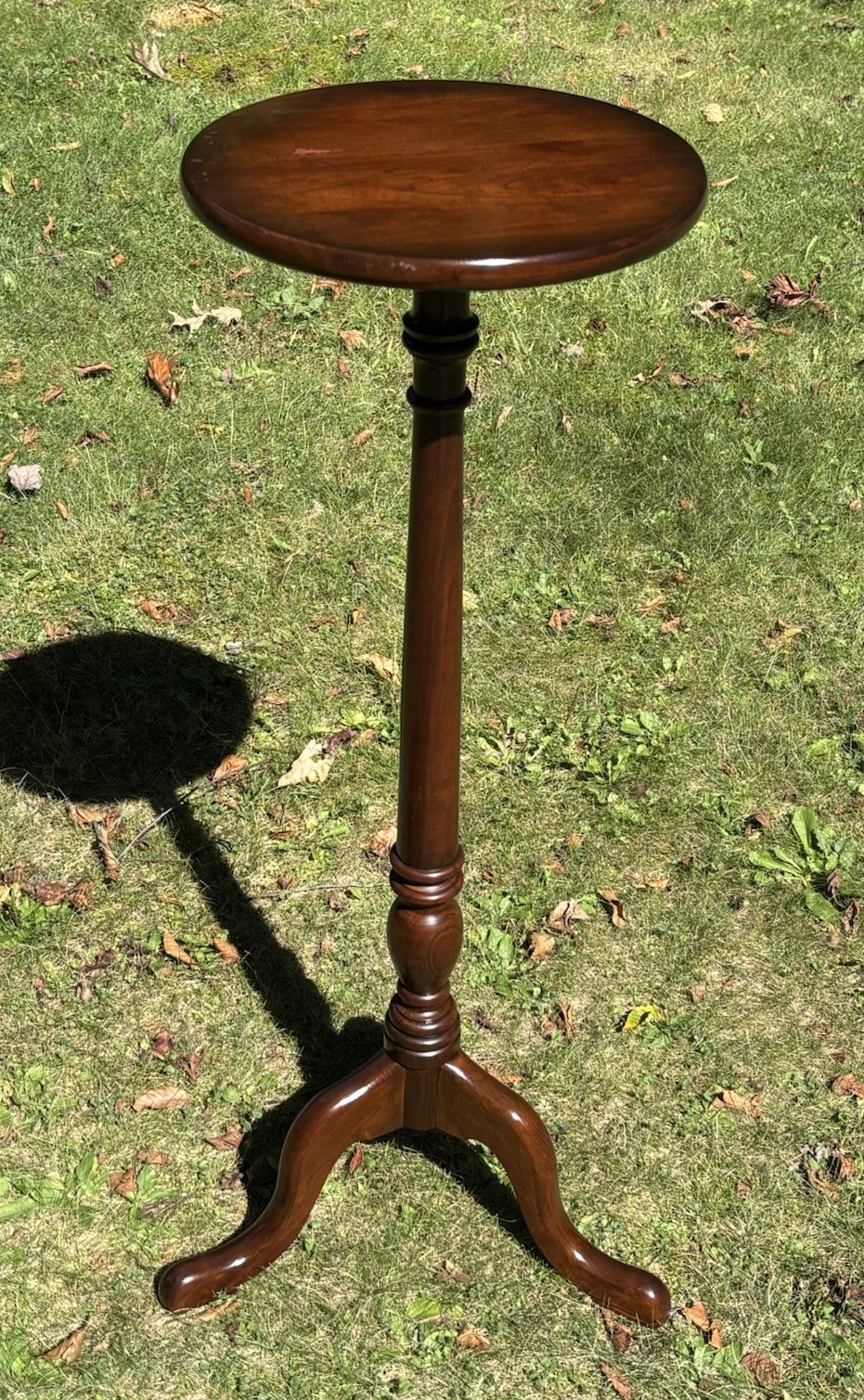 Vintage Victorian Style Queen Anne Mahogany Pedestal Plant Stand Turned Column Vintage Victorian Style Queen Anne Mahogany Pedestal Plant Stand Turned Column