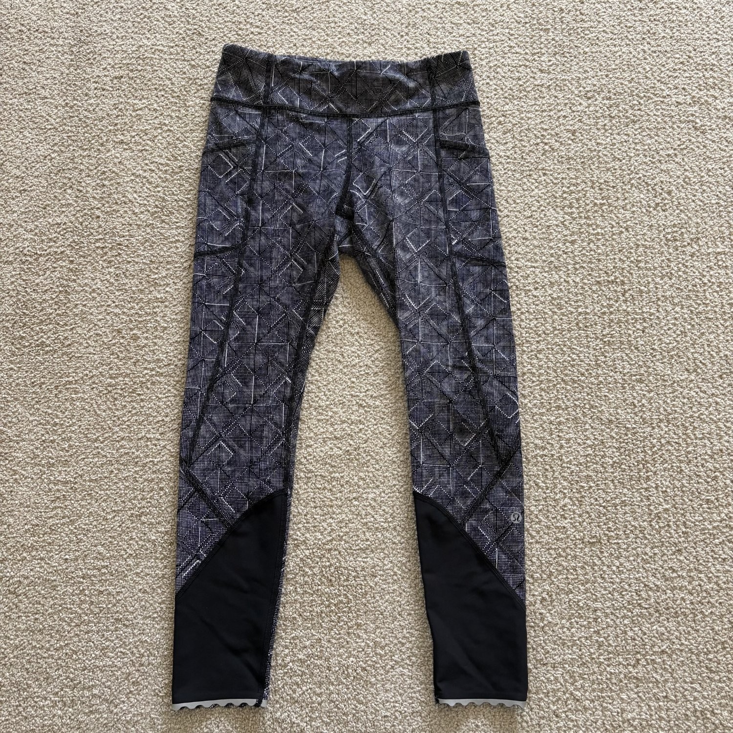 Lululemon Athletica Leggings Womens Size 6 Black White Geometric Body Lululemon Athletica Leggings Womens Size 6 Black White Geometric Body