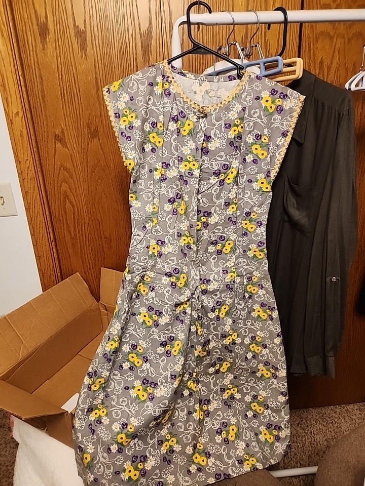 Vintage 1950s Gray Daisy Floral Cotton Day Dress Unfinished 