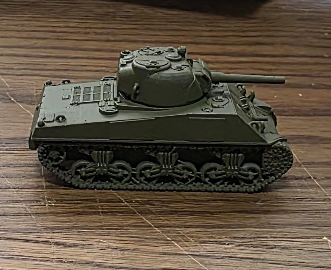 One HO 1/87 M4A2 Sherman Medium tank
