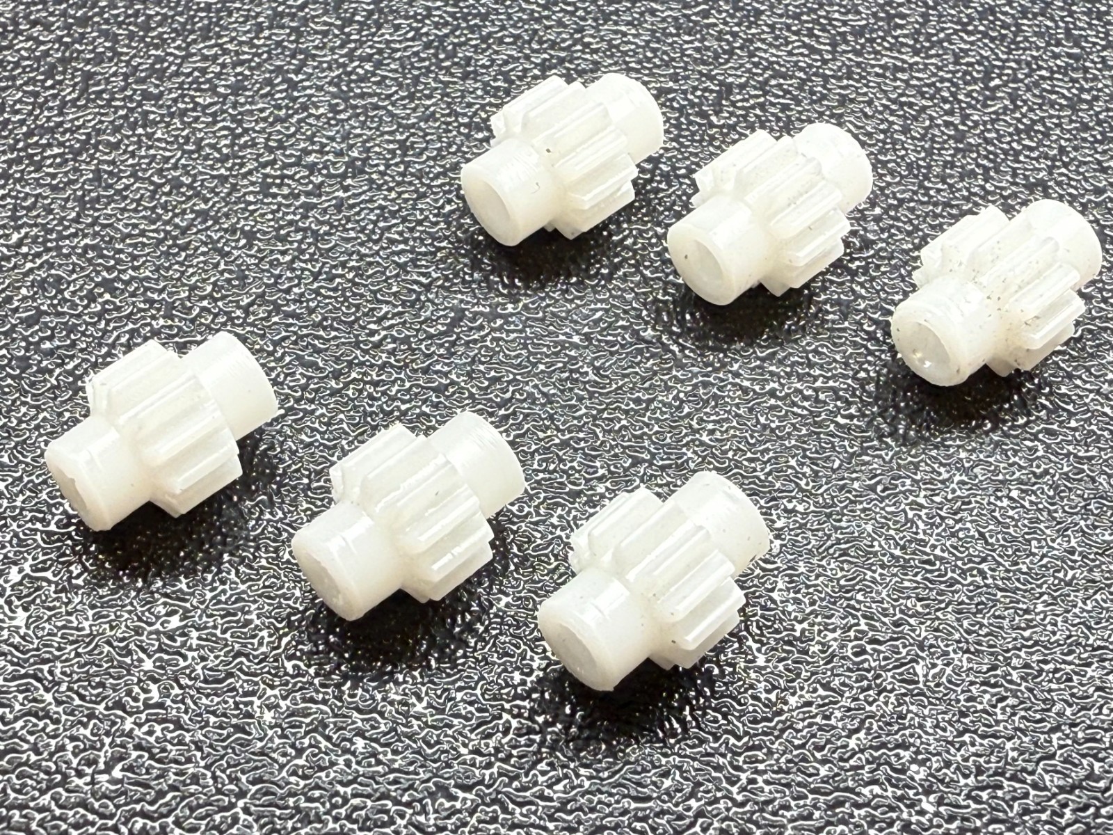 HO Scale 60024 Axle Gear (6) for Athearn Blue Box & Proto 2000 GP7 GP9 GP30 SD40 HO Scale 60024 Axle Gear (6) for Athearn Blue Box & Proto 2000 GP7 GP9 GP30 SD40