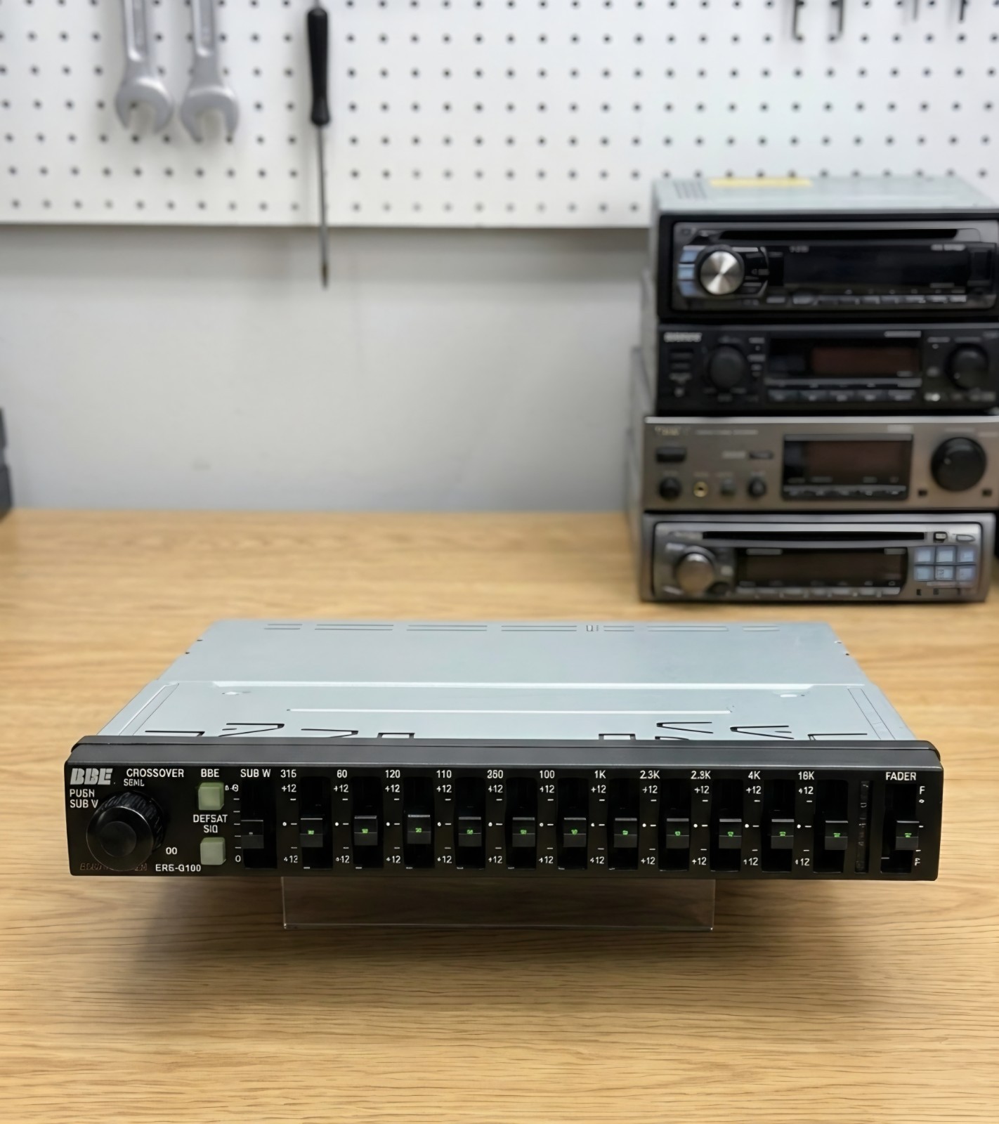 Vintage Alpine ERE-G180 BBE Equalizer Old School Mint  1/2 Din EQ