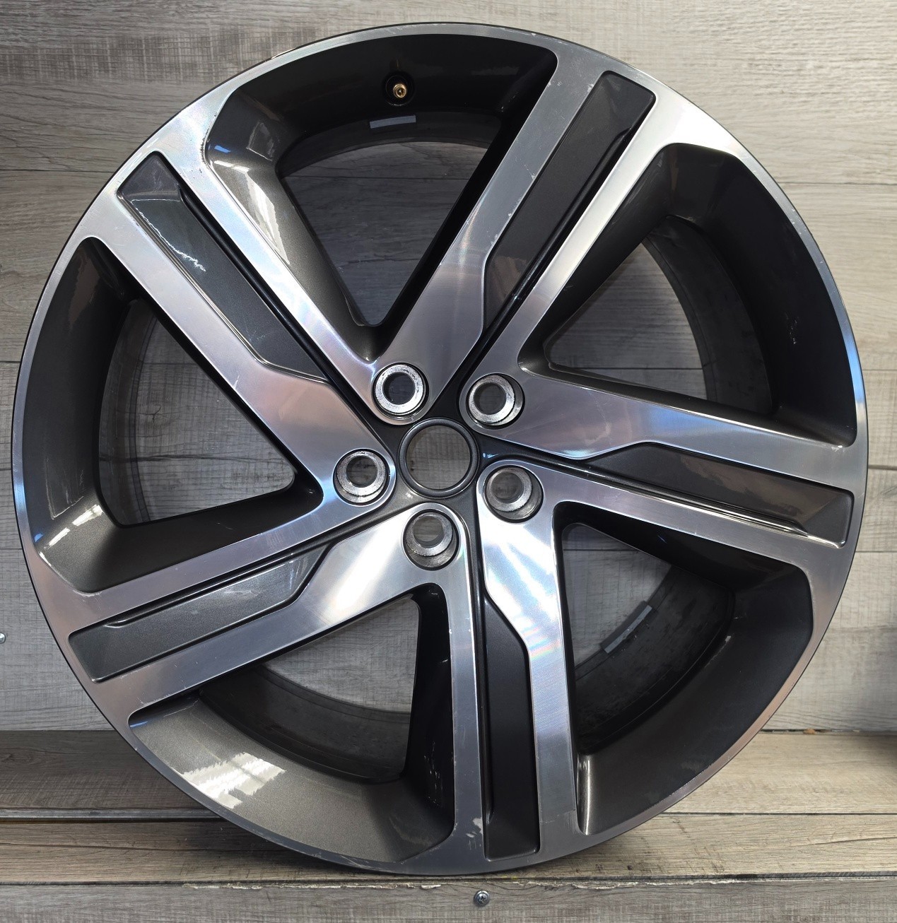 Land Rover Discovery 2021-2025 72366 OEM wheel rim 22 x 9.5 CNC CHARCOAL USED