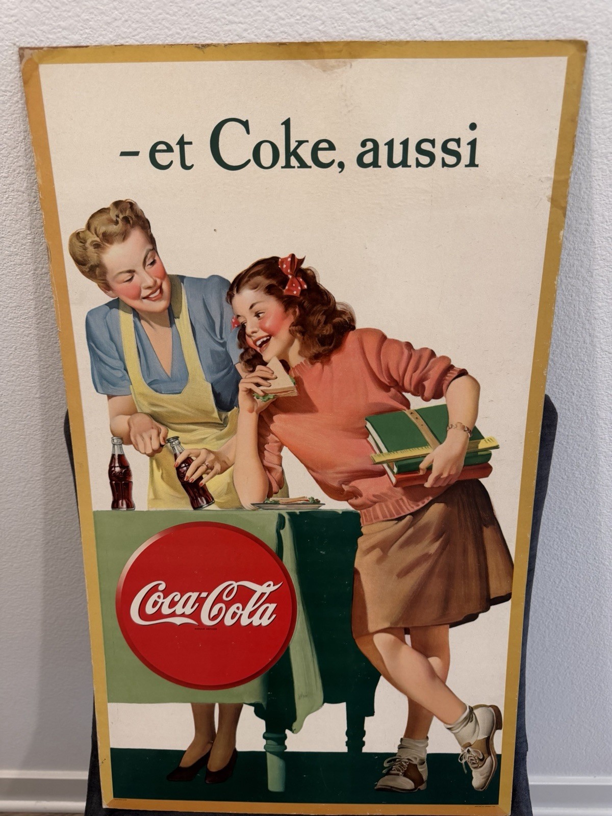 1946 CANADIAN  -et Coke, aussi 27 x 16 Coca Cola Cardboard