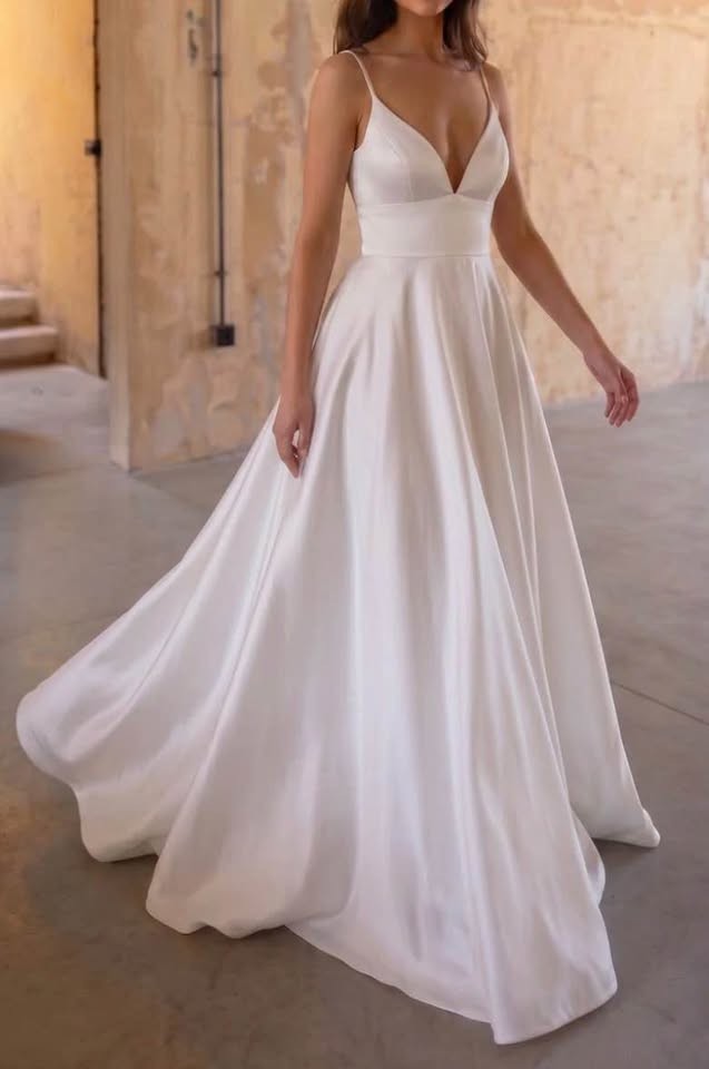 A-Line Sweep-Brush Train Satin Wedding Dress Size 12 A-Line Sweep-Brush Train Satin Wedding Dress Size 12