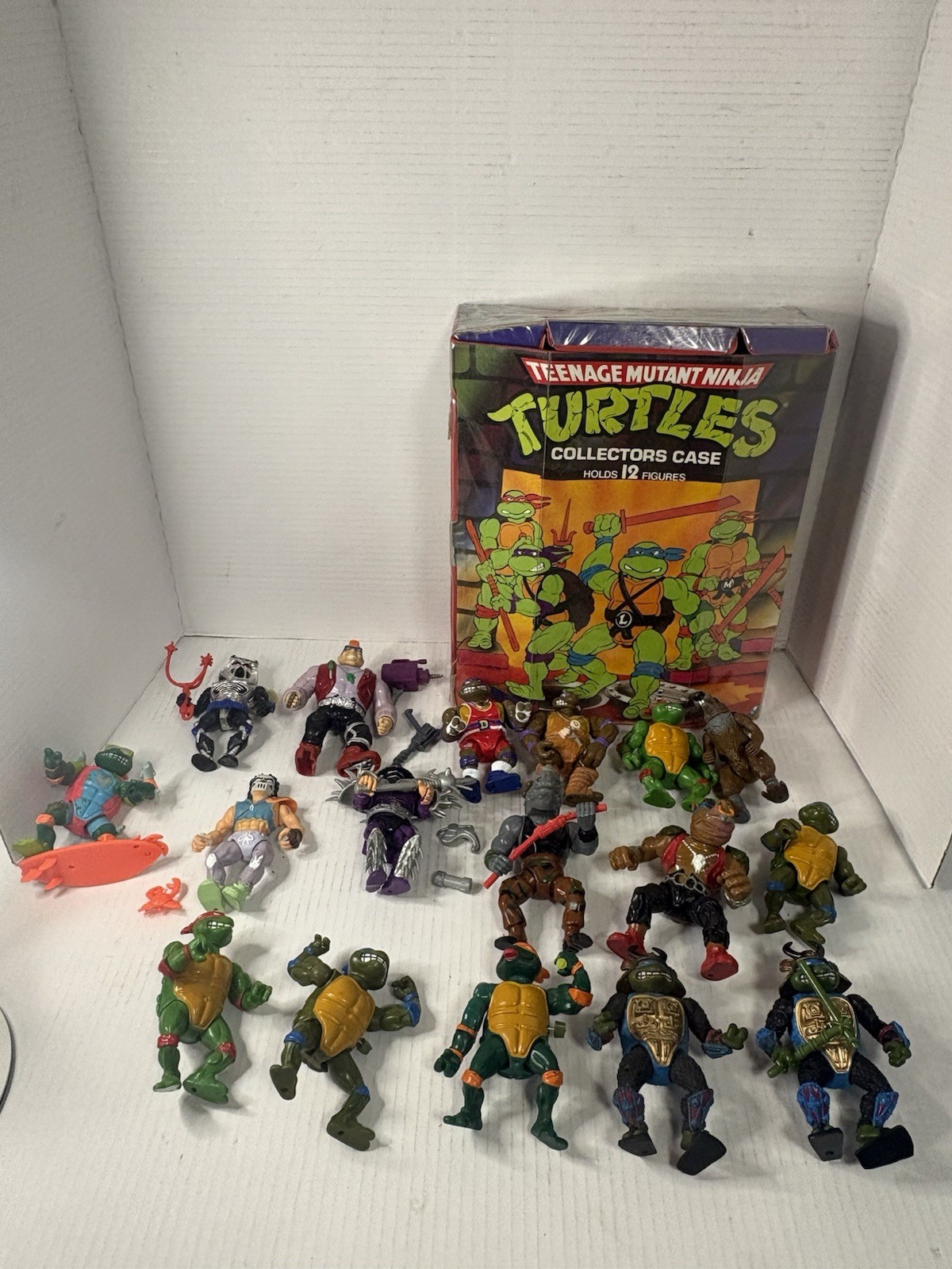 Lot Of 17  Vintage Playmates Teenage Mutant Ninja Turtles With Collectors Case.