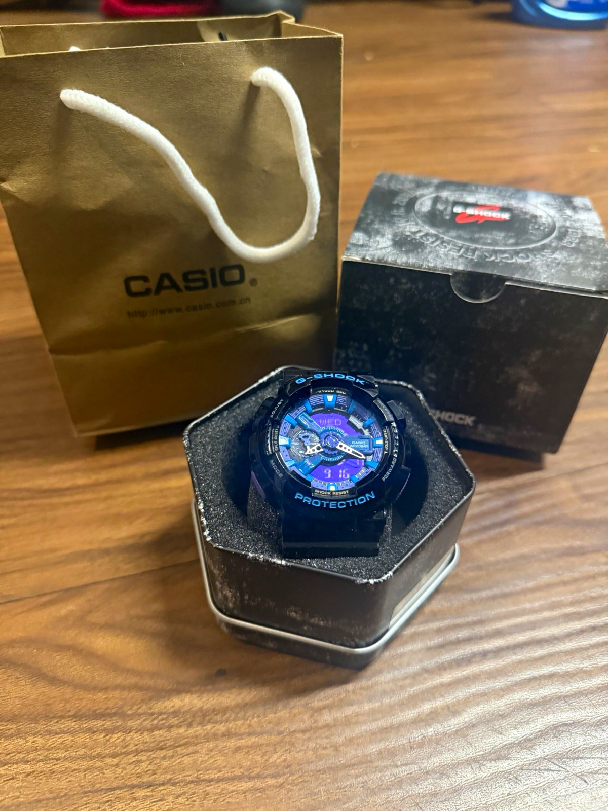 Casio G-SHOCK Analog/Digital Shock-Resistant 200m Black Resin Watch w/ Box Casio G-SHOCK Analog/Digital Shock-Resistant 200m Black Resin Watch w/ Box