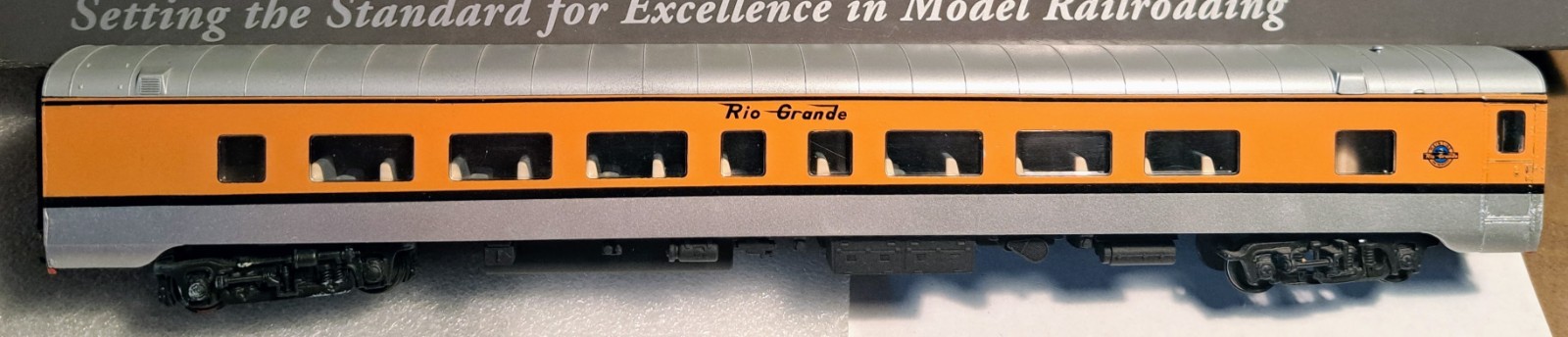HO - Walthers Proto? DRGW 85' Coach - Single Stripe