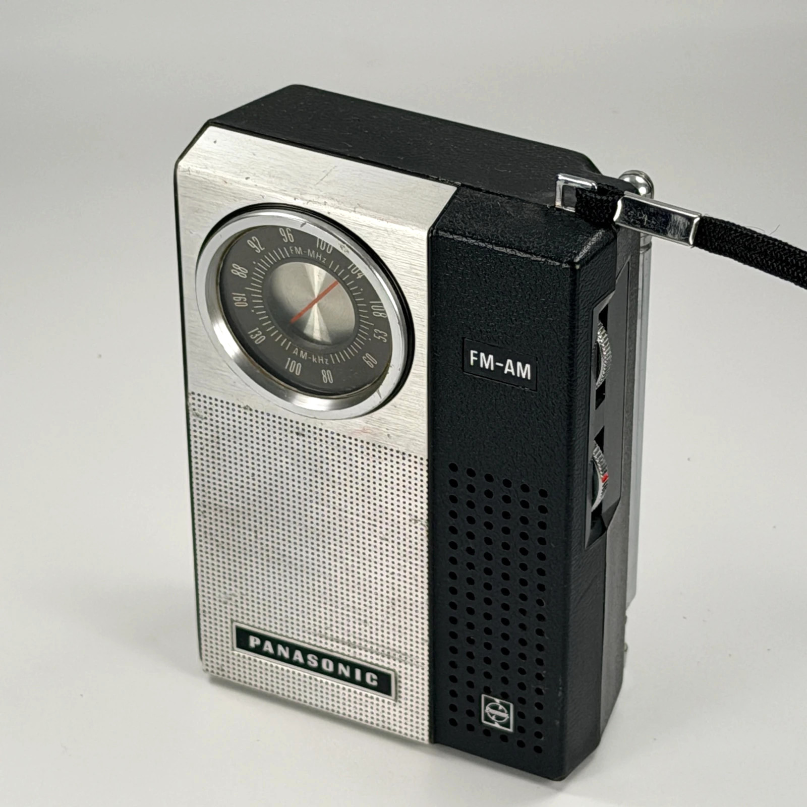 National Panasonic RF-511 Portable Radio - WORKS - NEEDS ADJUSTMENT